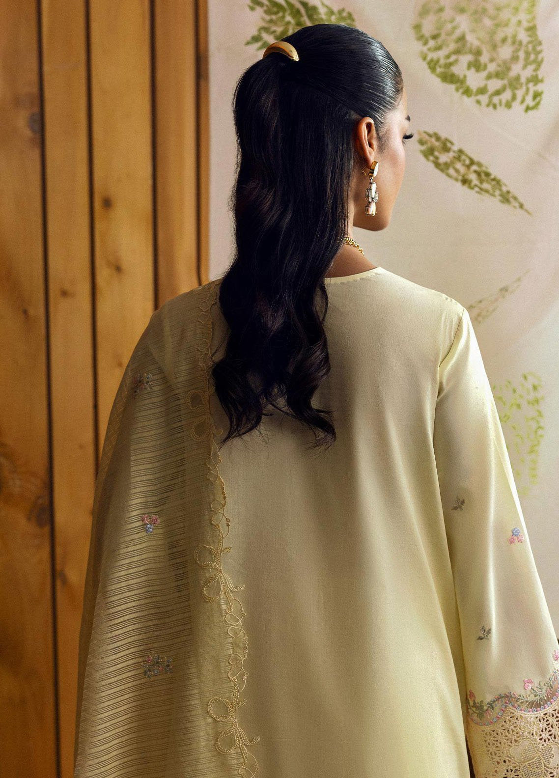 Qlinekari By Qalamkar Embroidered Lawn 3 Piece Unstitched Suit QLM25QK DC-04 KEVA Qlinekari By Qalamkar Embroidered Lawn 3 Piece Unstitched Suit QLM25QK DC-04 KEVA