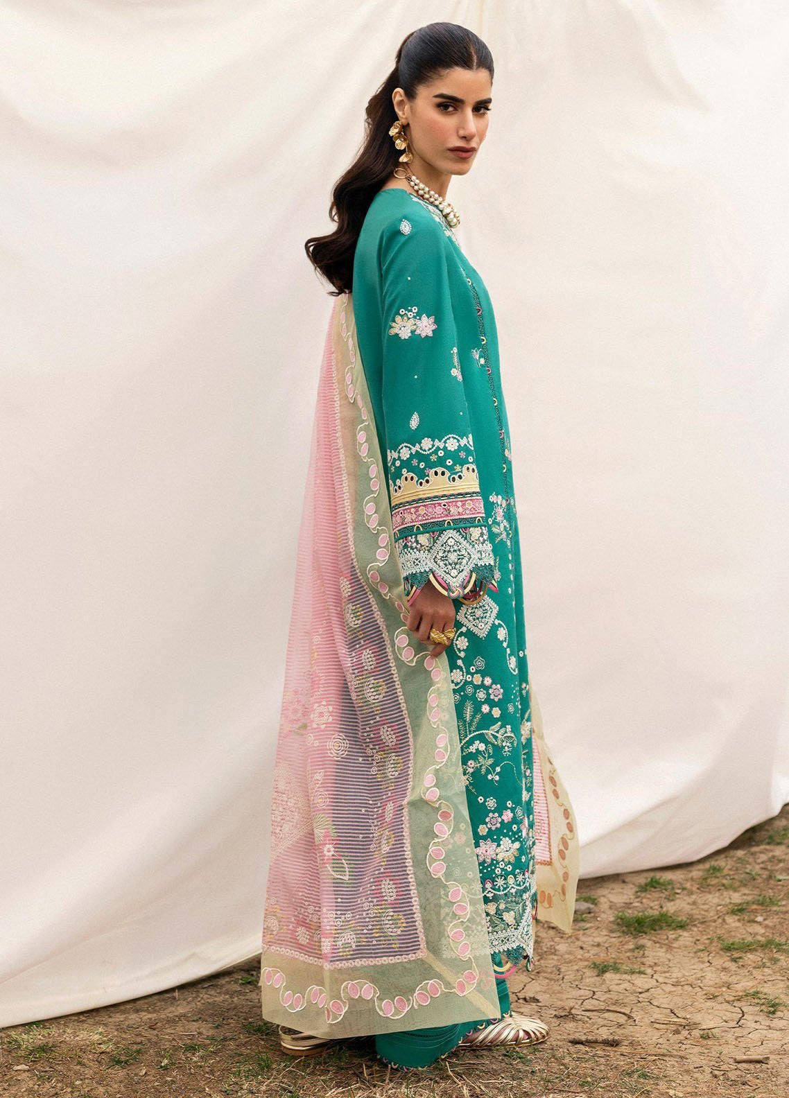 Qlinekari By Qalamkar Embroidered Lawn 3 Piece Unstitched Suit QLM25QK DC-08 ELIDA Qlinekari By Qalamkar Embroidered Lawn 3 Piece Unstitched Suit QLM25QK DC-08 ELIDA