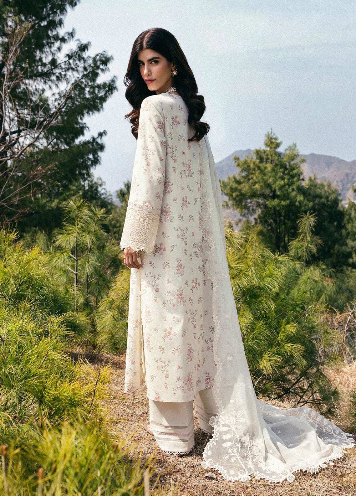 Qlinekari By Qalamkar Embroidered Lawn 3 Piece Unstitched Suit QLM25QK DC-13 MIRI Qlinekari By Qalamkar Embroidered Lawn 3 Piece Unstitched Suit QLM25QK DC-13 MIRI