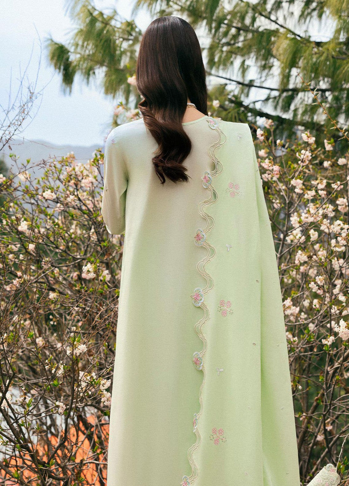 Qlinekari By Qalamkar Embroidered Lawn 3 Piece Unstitched Suit QLM25QK DC-14 MELINE Qlinekari By Qalamkar Embroidered Lawn 3 Piece Unstitched Suit QLM25QK DC-14 MELINE