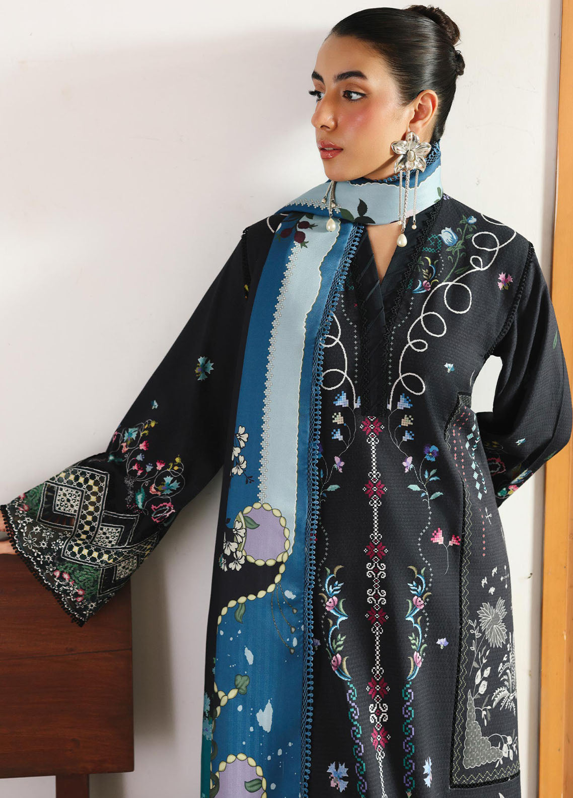 QPrints By Qalamkar Embroidered Jacquard Weaved 3 Piece Unstitched Suit QLM25QP D-QW-6B SKYE QPrints By Qalamkar Embroidered Jacquard Weaved 3 Piece Unstitched Suit QLM25QP D-QW-6B SKYE