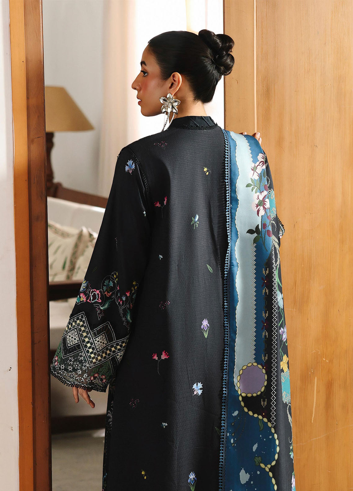 QPrints By Qalamkar Embroidered Jacquard Weaved 3 Piece Unstitched Suit QLM25QP D-QW-6B SKYE QPrints By Qalamkar Embroidered Jacquard Weaved 3 Piece Unstitched Suit QLM25QP D-QW-6B SKYE