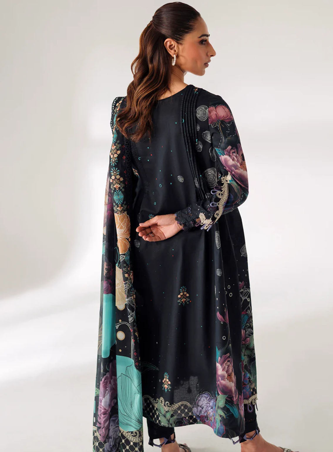 Qprints By Qalamkar Embroidered Lawn 3 Piece Unstitched Suit QLM24QP AR-01 ANIQA Qprints By Qalamkar Embroidered Lawn 3 Piece Unstitched Suit QLM24QP AR-01 ANIQA