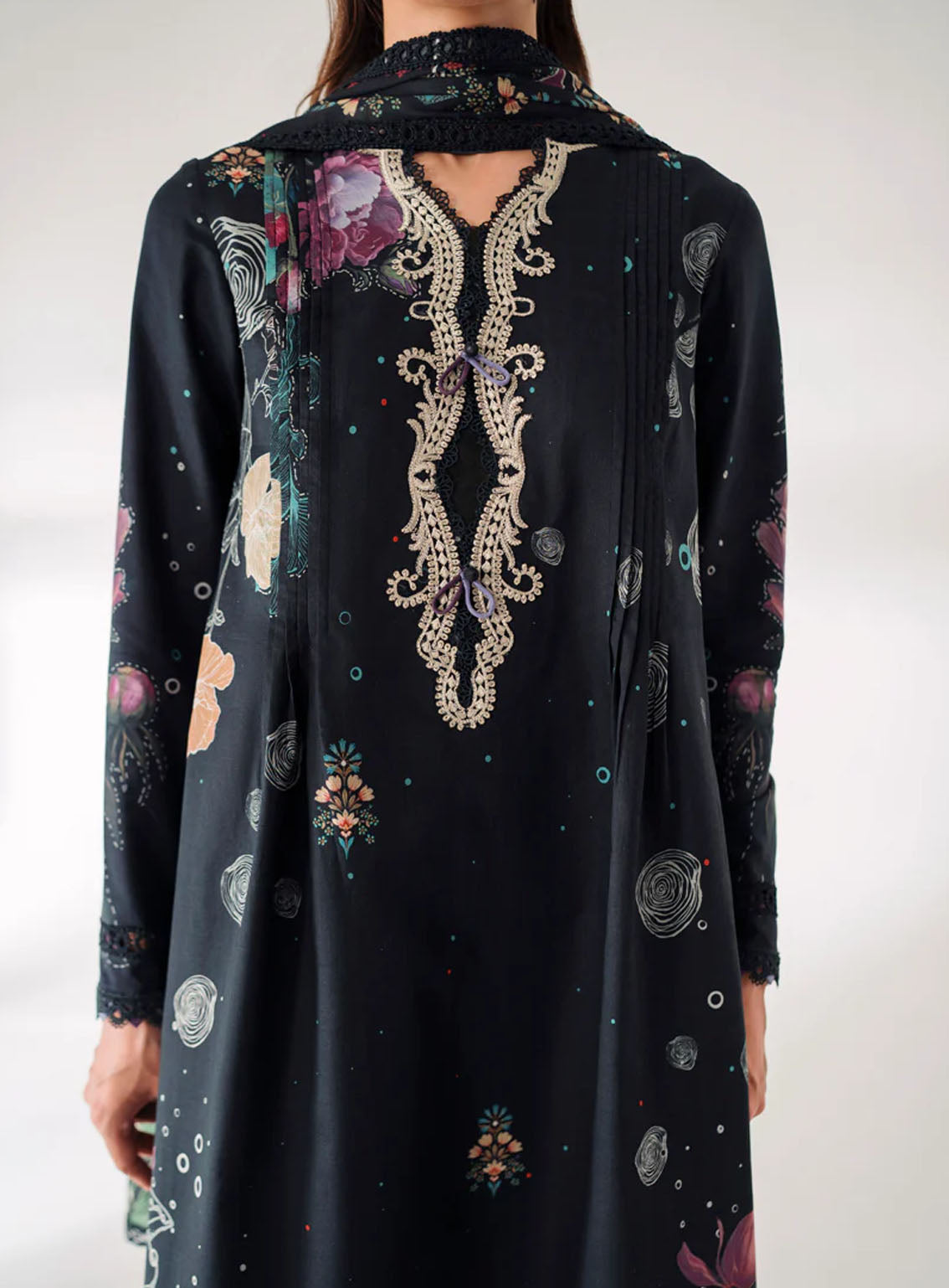 Qprints By Qalamkar Embroidered Lawn 3 Piece Unstitched Suit QLM24QP AR-01 ANIQA Qprints By Qalamkar Embroidered Lawn 3 Piece Unstitched Suit QLM24QP AR-01 ANIQA