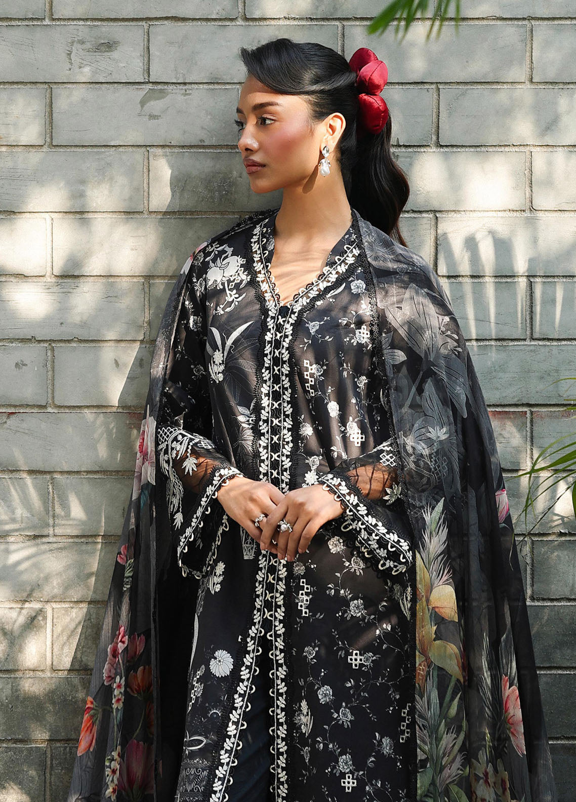 QPrints By Qalamkar Embroidered Lawn 3 Piece Unstitched Suit QLM26QP D-AX-08-B EAVAN QPrints By Qalamkar Embroidered Lawn 3 Piece Unstitched Suit QLM26QP D-AX-08-B EAVAN