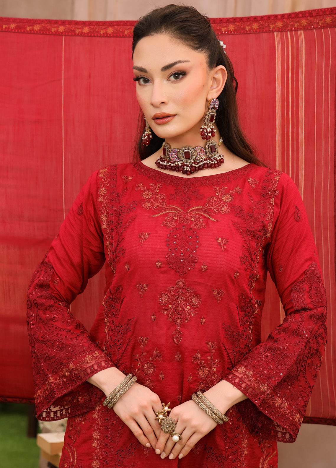 Queen By Schick Embroidered Lawn 3 Piece Unstitched Suit SDH25QEFL EC-01 Queen By Schick Embroidered Lawn 3 Piece Unstitched Suit SDH25QEFL EC-01