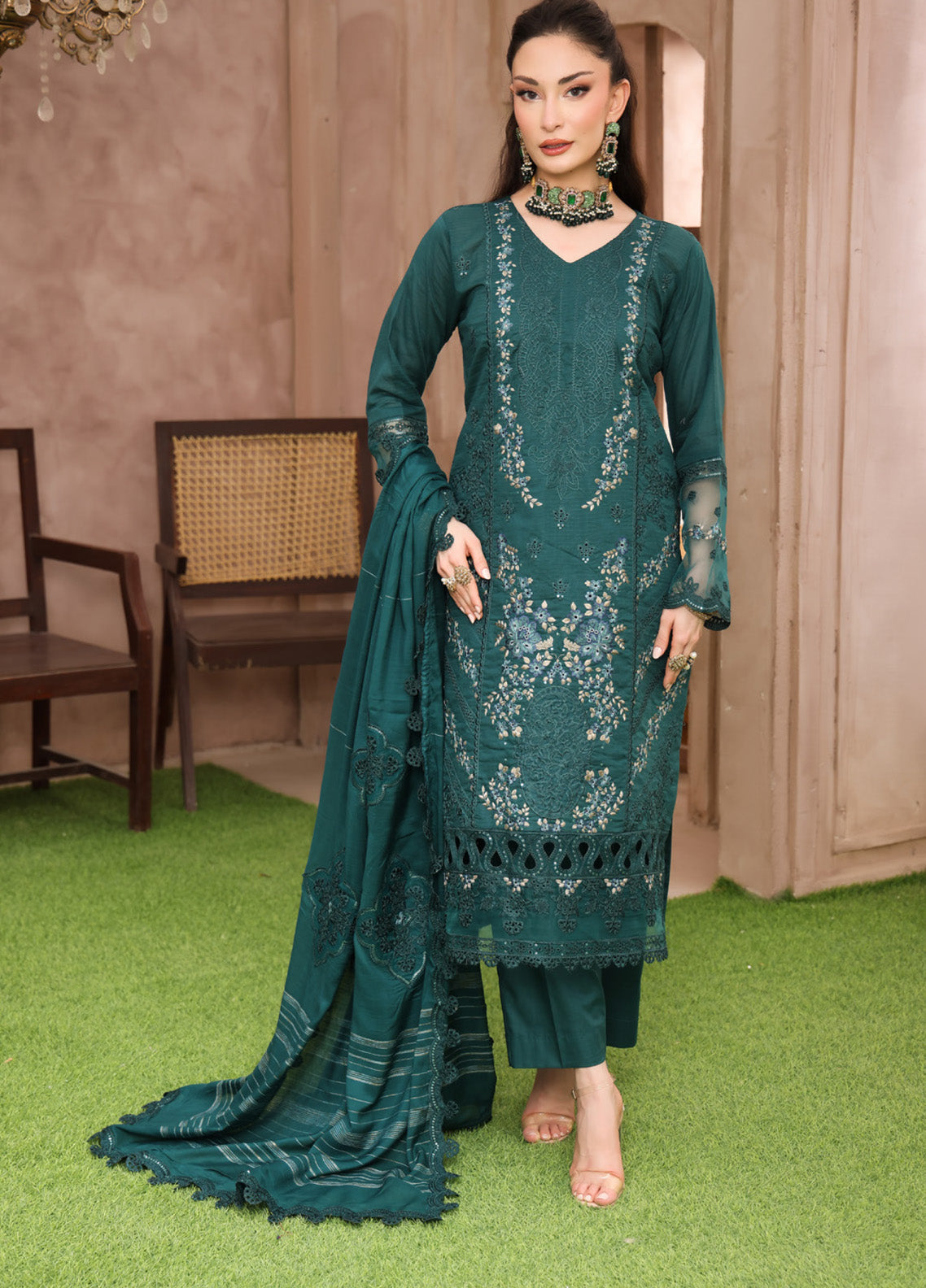 Queen By Schick Embroidered Lawn 3 Piece Unstitched Suit SDH25QEFL EC-04 Queen By Schick Embroidered Lawn 3 Piece Unstitched Suit SDH25QEFL EC-04