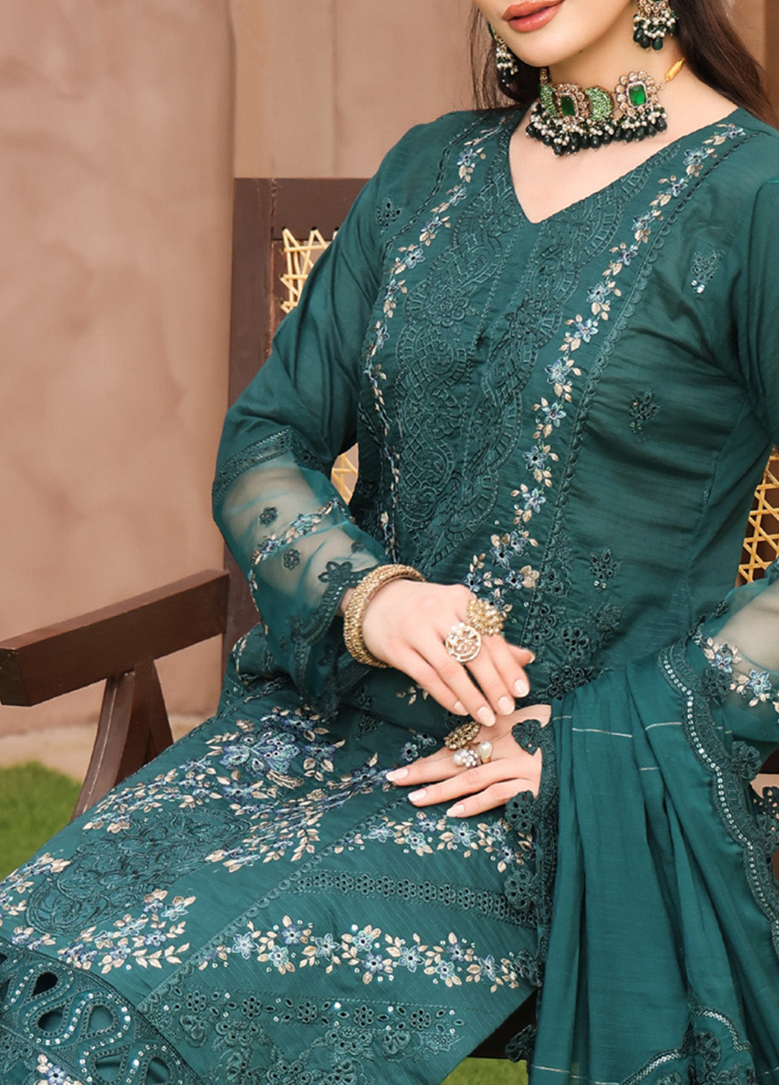 Queen By Schick Embroidered Lawn 3 Piece Unstitched Suit SDH25QEFL EC-04 Queen By Schick Embroidered Lawn 3 Piece Unstitched Suit SDH25QEFL EC-04