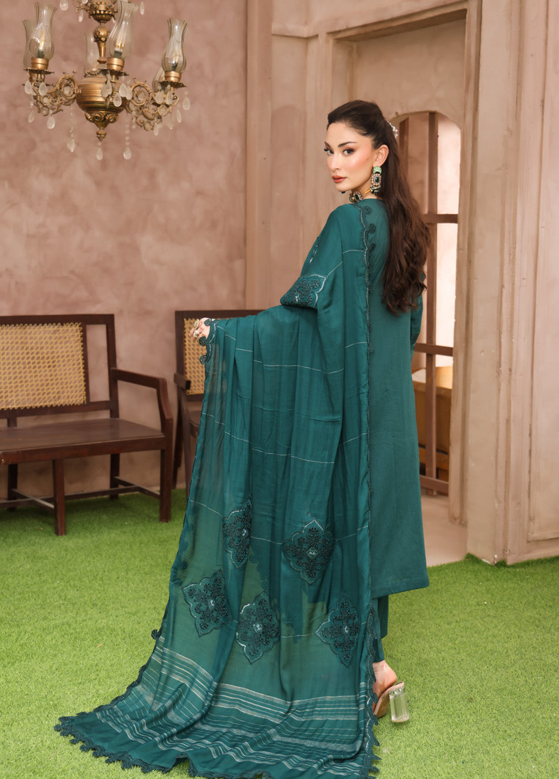 Queen By Schick Embroidered Lawn 3 Piece Unstitched Suit SDH25QEFL EC-04 Queen By Schick Embroidered Lawn 3 Piece Unstitched Suit SDH25QEFL EC-04