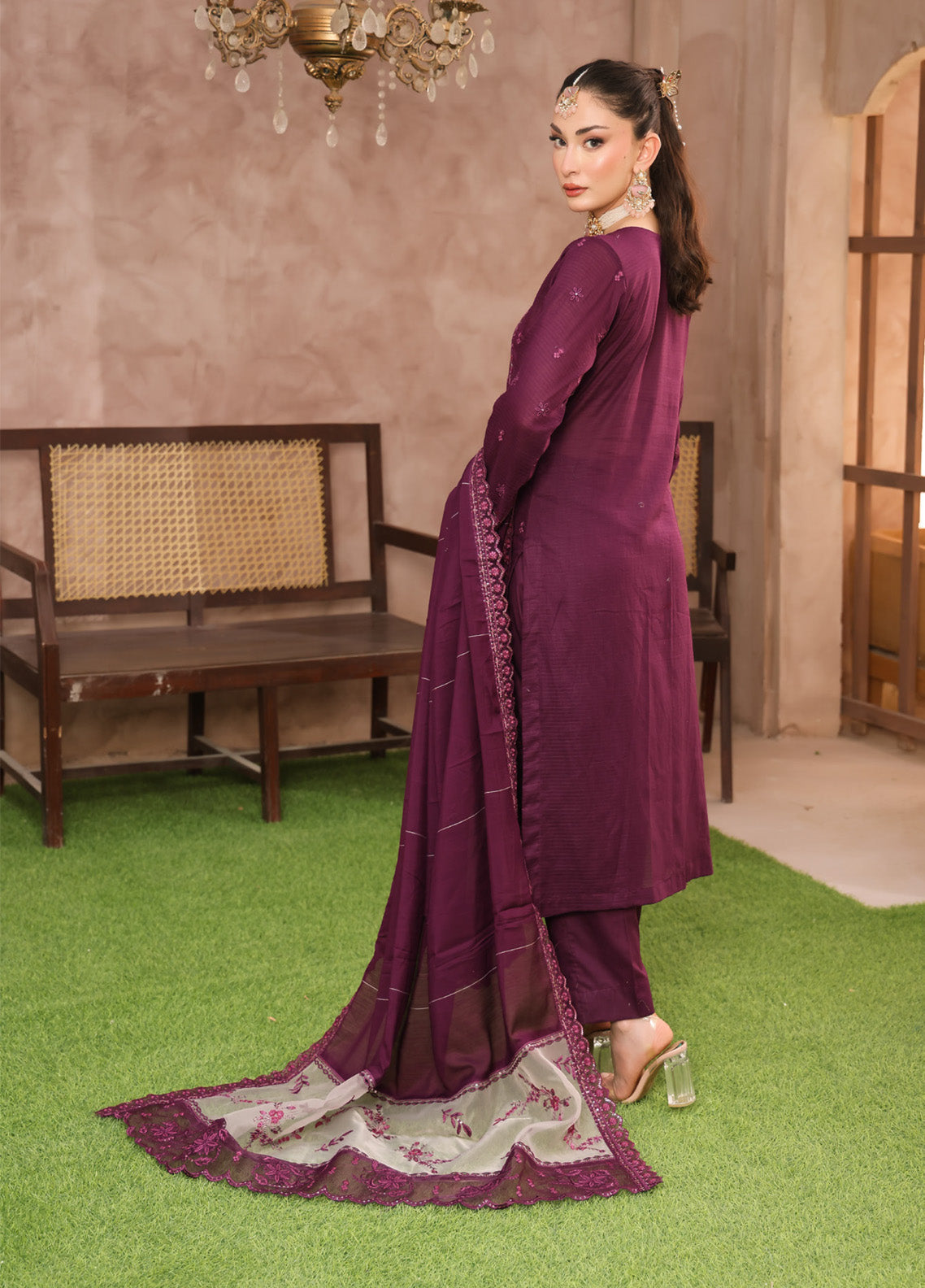 Queen By Schick Embroidered Lawn 3 Piece Unstitched Suit SDH25QEFL EC-05 Queen By Schick Embroidered Lawn 3 Piece Unstitched Suit SDH25QEFL EC-05