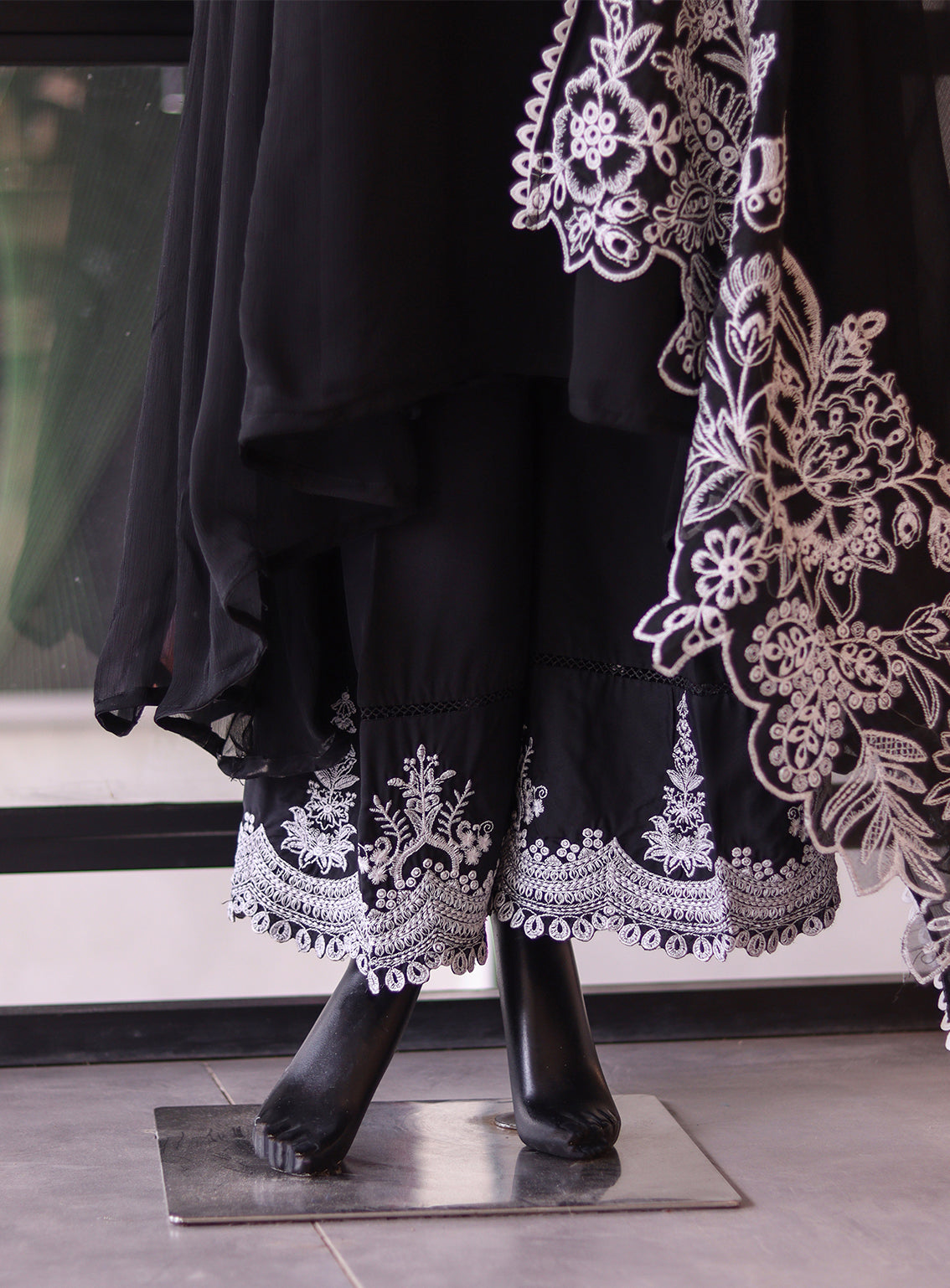 Raad Luxury Embroidered Chiffon 3 Piece Stitched Suit RD24A RA05 BK80 Raad Luxury Embroidered Chiffon 3 Piece Stitched Suit RD24A RA05 BK80