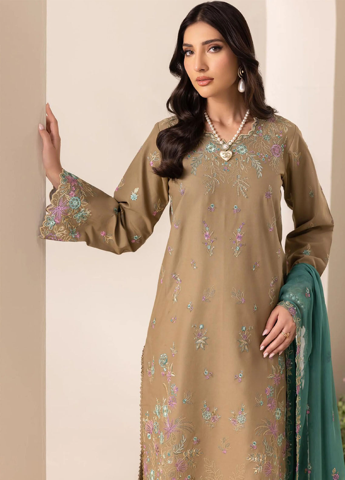 Rajbari Exclusive Embroidered Lawn 3 Piece Unstitched Suit RB26EE D-03 Rajbari Exclusive Embroidered Lawn 3 Piece Unstitched Suit RB26EE D-03