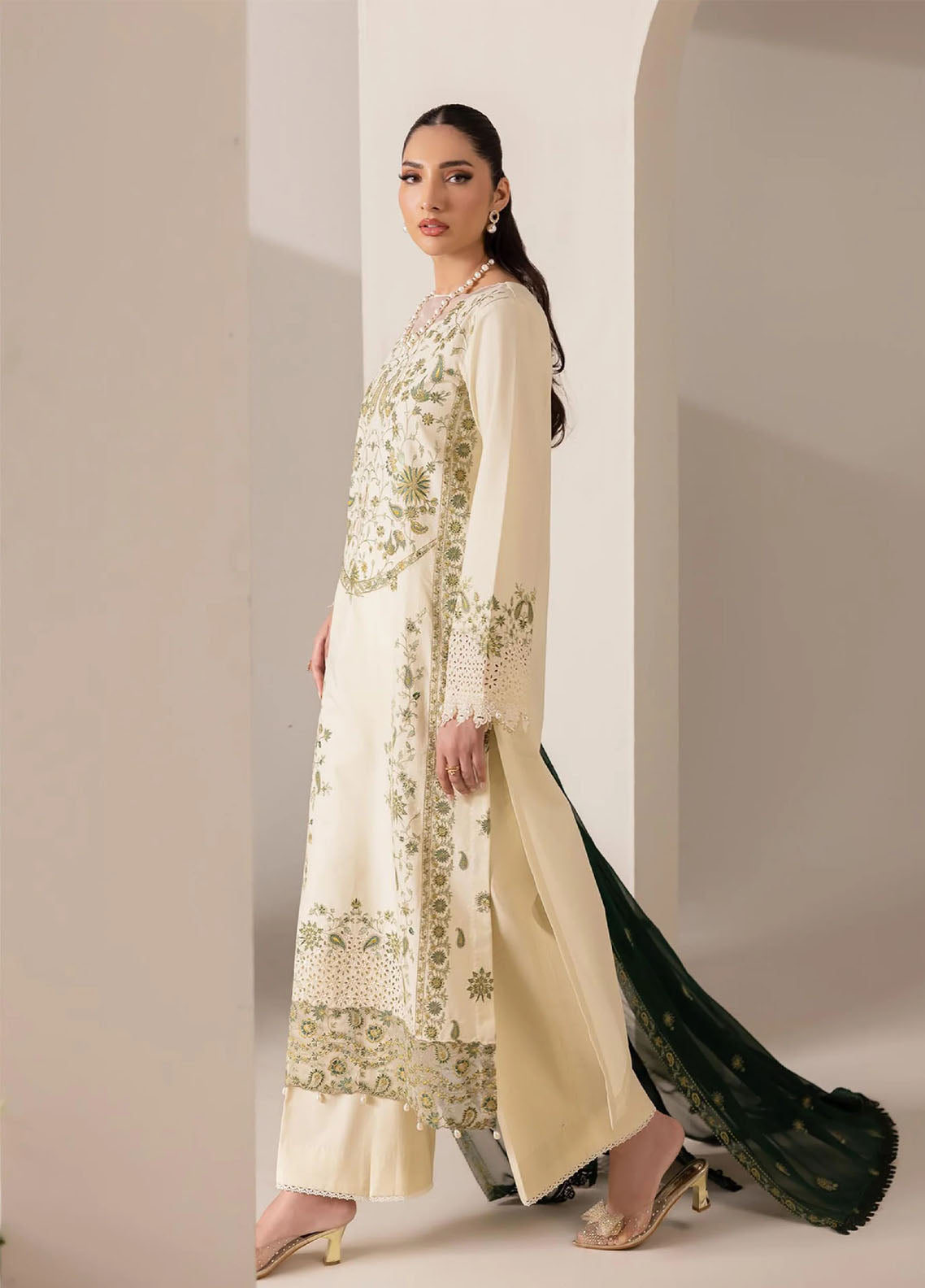 Rajbari Exclusive Embroidered Lawn 3 Piece Unstitched Suit RB26EE D-05 Rajbari Exclusive Embroidered Lawn 3 Piece Unstitched Suit RB26EE D-05