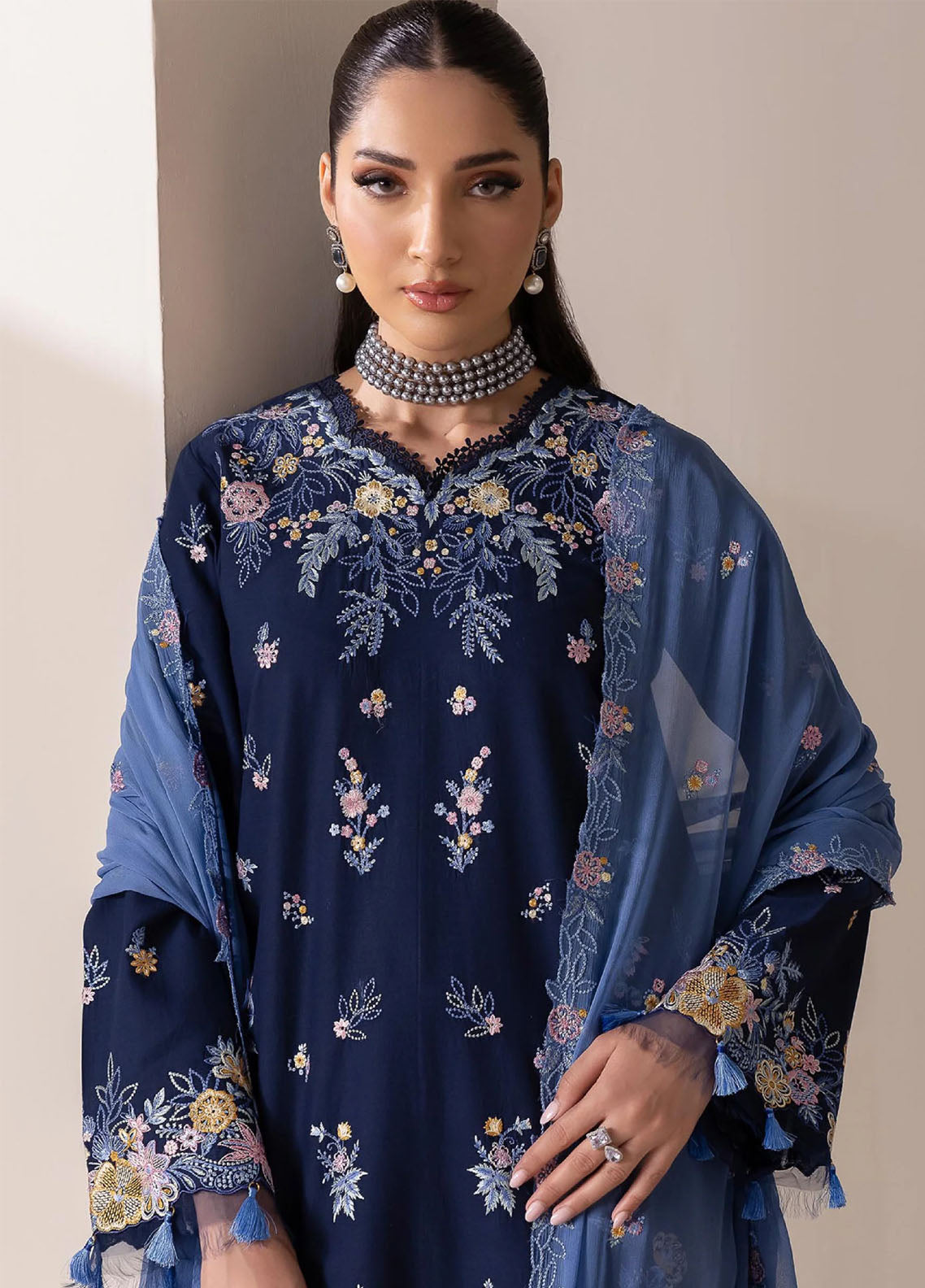 Rajbari Exclusive Embroidered Lawn 3 Piece Unstitched Suit RB26EE D-07 Rajbari Exclusive Embroidered Lawn 3 Piece Unstitched Suit RB26EE D-07