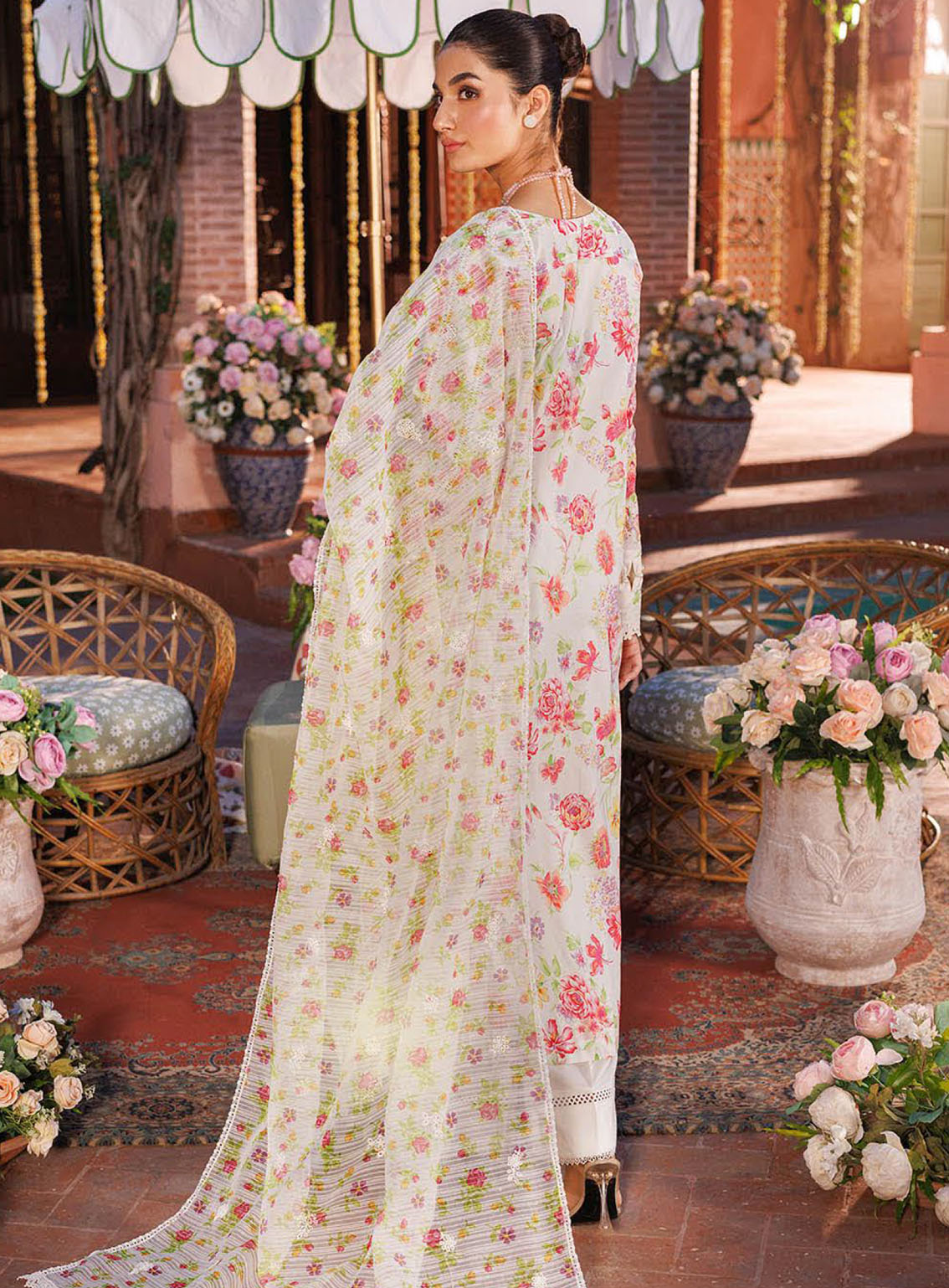 RajBari Printkari Exclusive Embroidered Lawn 3 Piece Unstitched Suit RBU24P EEL-6B RajBari Printkari Exclusive Embroidered Lawn 3 Piece Unstitched Suit RBU24P EEL-6B