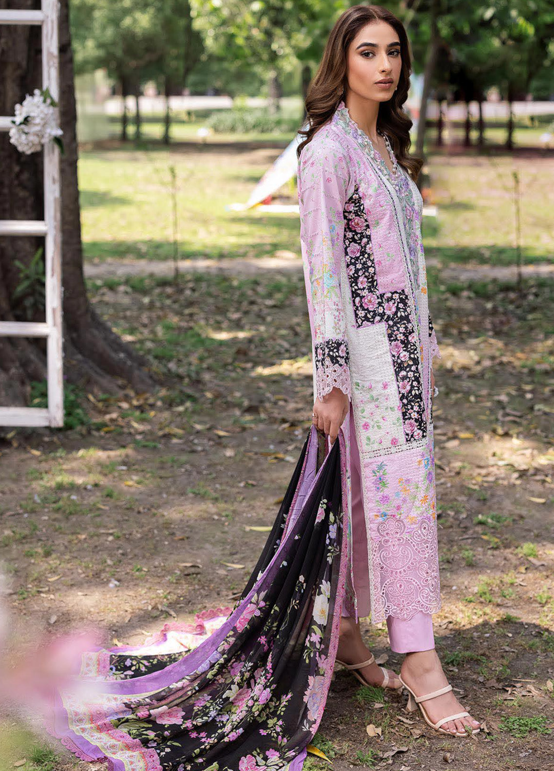 RajBari Schiffli Printkari Embroidered Lawn 3 Piece Unstitched Suit RB25S SPE-01 RajBari Schiffli Printkari Embroidered Lawn 3 Piece Unstitched Suit RB25S SPE-01