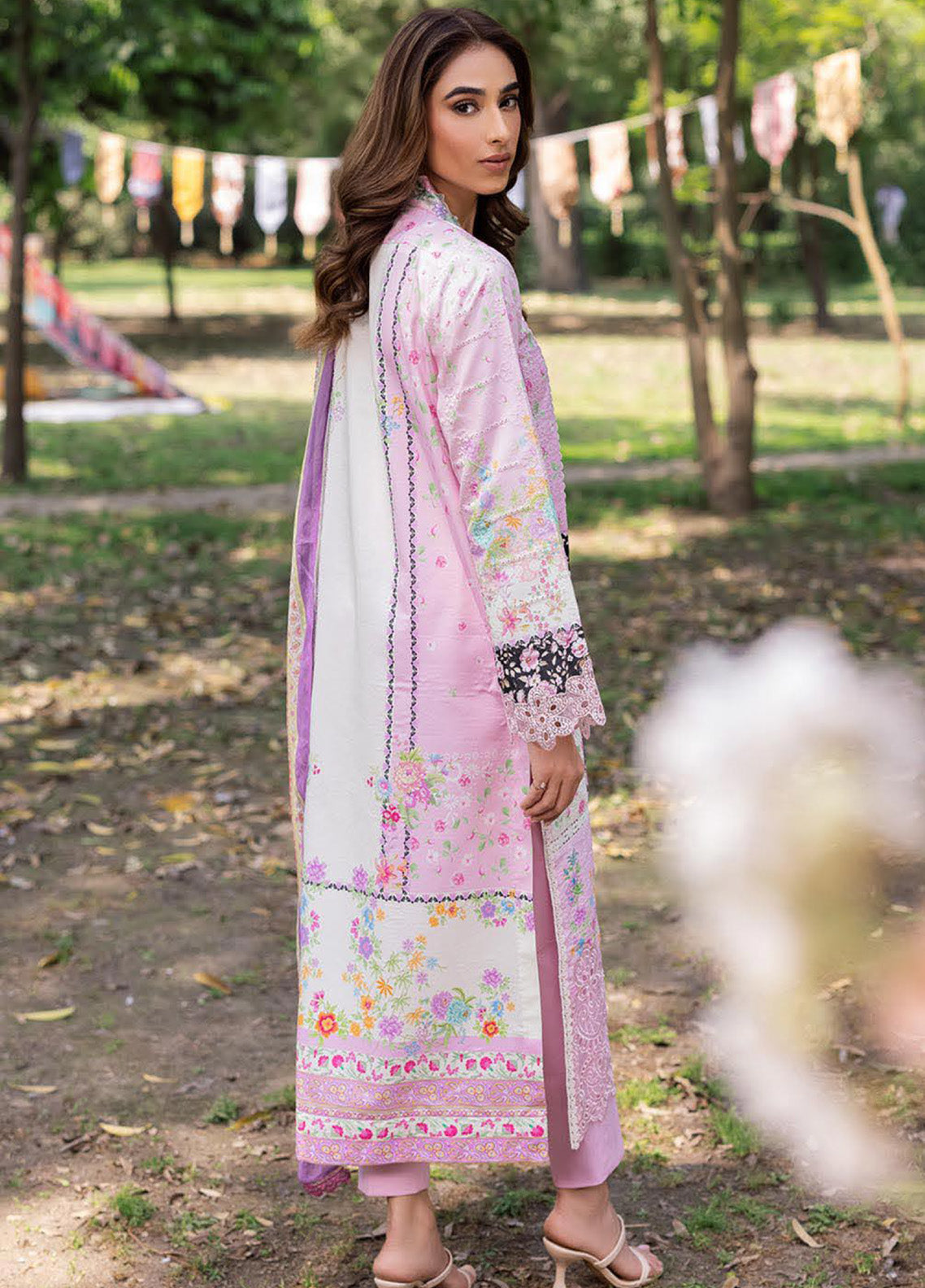 RajBari Schiffli Printkari Embroidered Lawn 3 Piece Unstitched Suit RB25S SPE-01 RajBari Schiffli Printkari Embroidered Lawn 3 Piece Unstitched Suit RB25S SPE-01