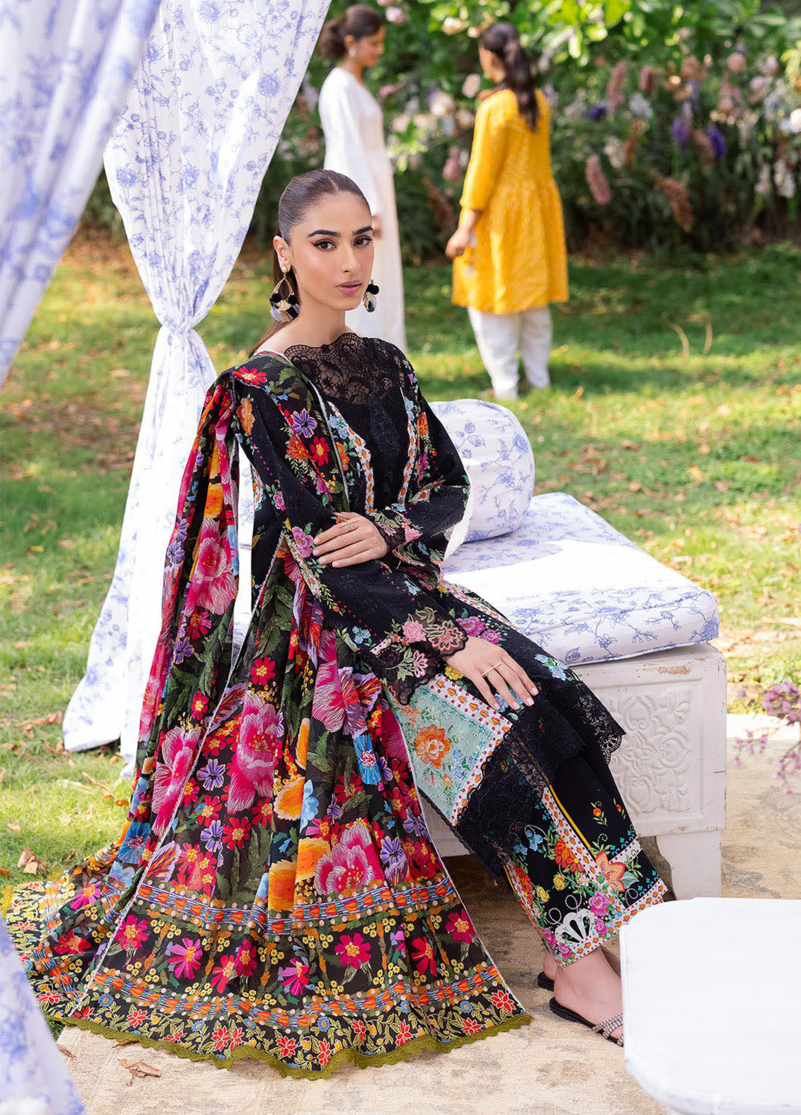RajBari Schiffli Printkari Embroidered Lawn 3 Piece Unstitched Suit RB25S SPE-03 RajBari Schiffli Printkari Embroidered Lawn 3 Piece Unstitched Suit RB25S SPE-03