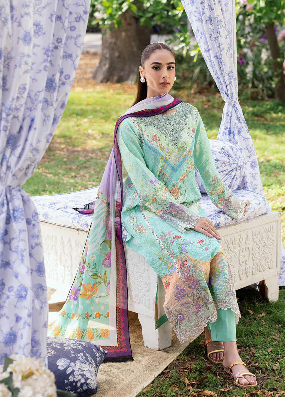 RajBari Schiffli Printkari Embroidered Lawn 3 Piece Unstitched Suit RB25S SPE-05 RajBari Schiffli Printkari Embroidered Lawn 3 Piece Unstitched Suit RB25S SPE-05