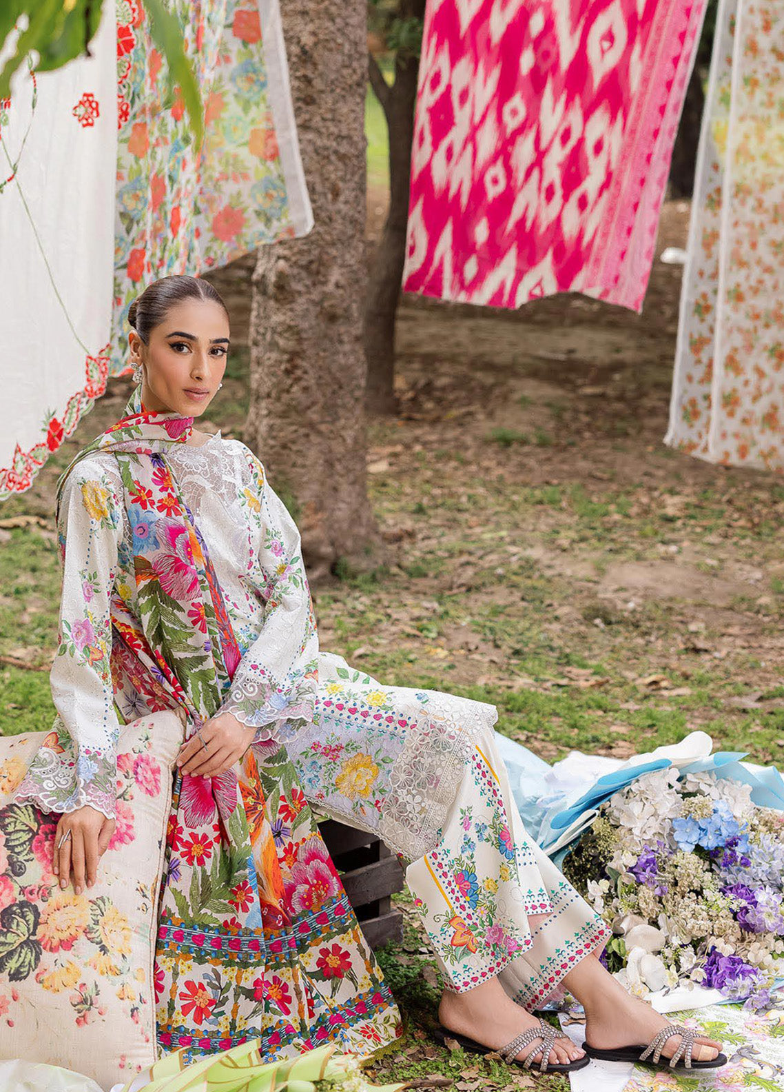 RajBari Schiffli Printkari Embroidered Lawn 3 Piece Unstitched Suit RB25S SPE-08 RajBari Schiffli Printkari Embroidered Lawn 3 Piece Unstitched Suit RB25S SPE-08