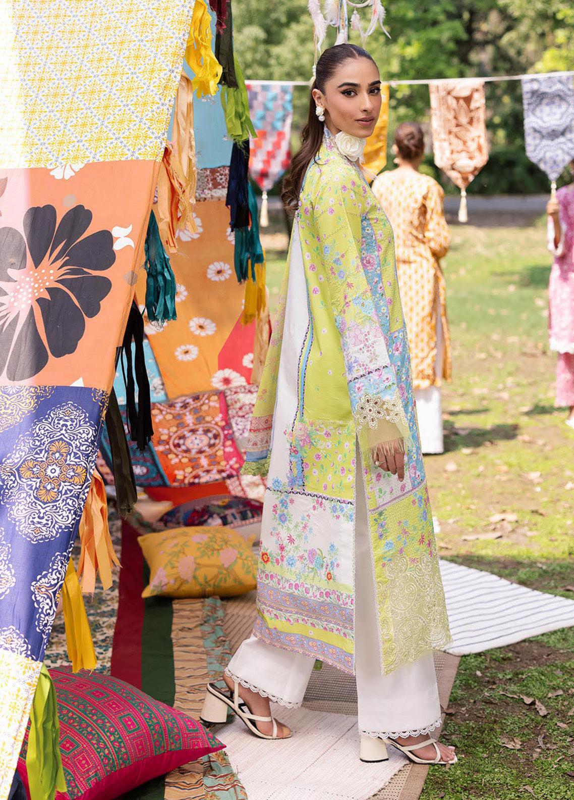 RajBari Schiffli Printkari Embroidered Lawn 3 Piece Unstitched Suit RB25S SPE-09 RajBari Schiffli Printkari Embroidered Lawn 3 Piece Unstitched Suit RB25S SPE-09