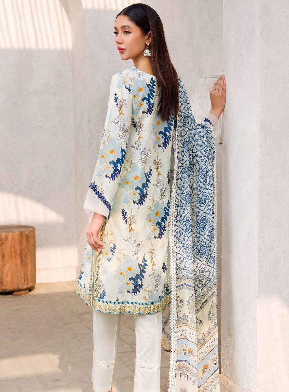 Rang By Motifz Digital Printed Lawn 3 Piece Unstitched Suit MT24D 4603 ALARA Rang By Motifz Digital Printed Lawn 3 Piece Unstitched Suit MT24D 4603 ALARA