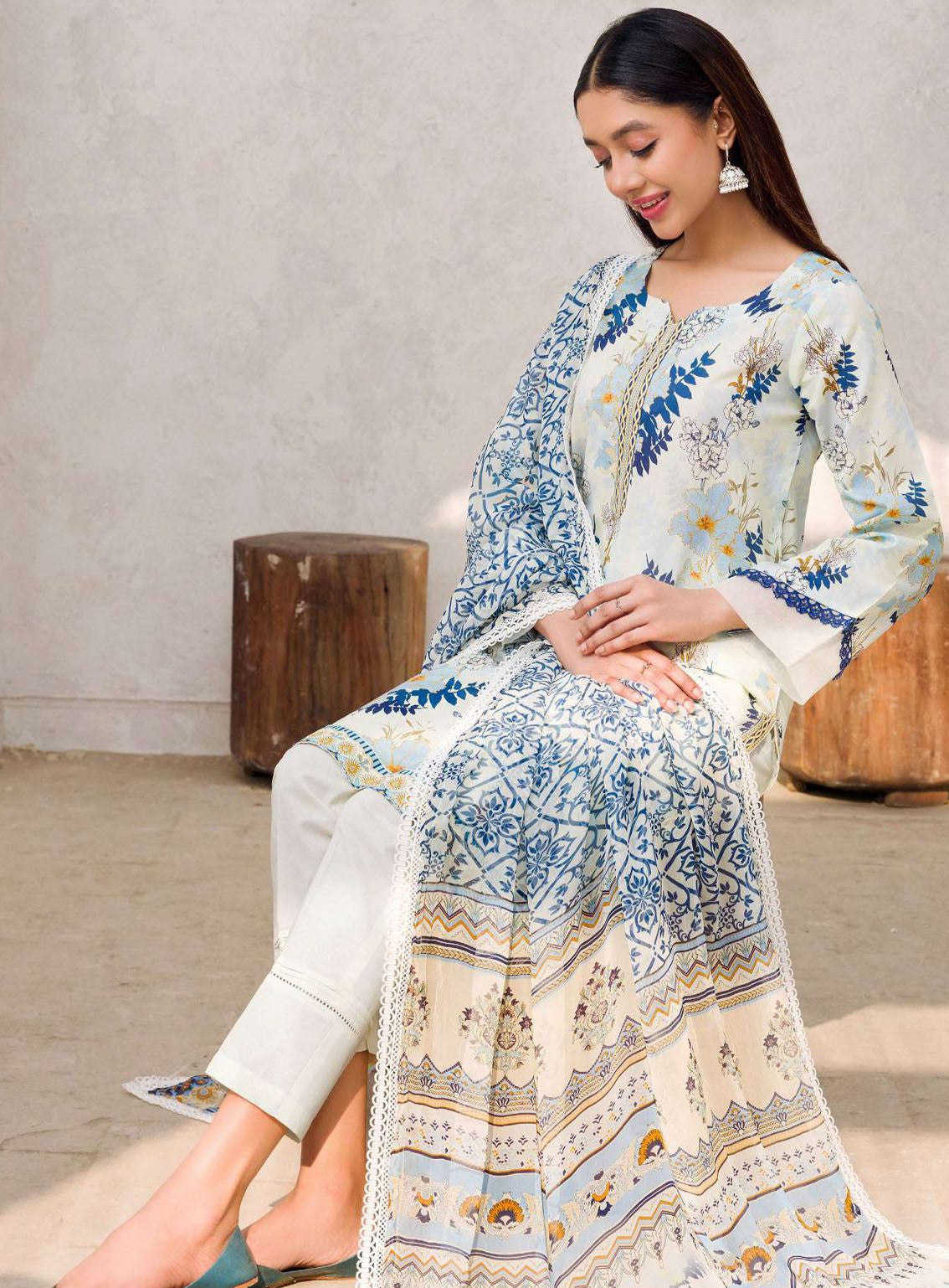 Rang By Motifz Digital Printed Lawn 3 Piece Unstitched Suit MT24D 4603 ALARA Rang By Motifz Digital Printed Lawn 3 Piece Unstitched Suit MT24D 4603 ALARA