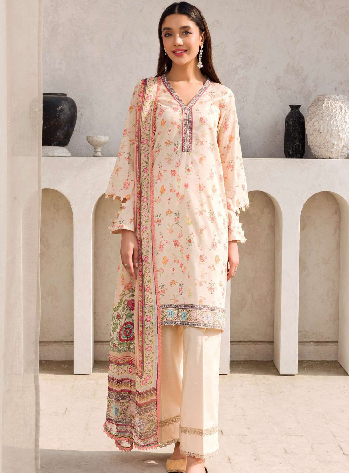 Rang By Motifz Digital Printed Lawn 3 Piece Unstitched Suit MT24D 4604 ZARIN Rang By Motifz Digital Printed Lawn 3 Piece Unstitched Suit MT24D 4604 ZARIN