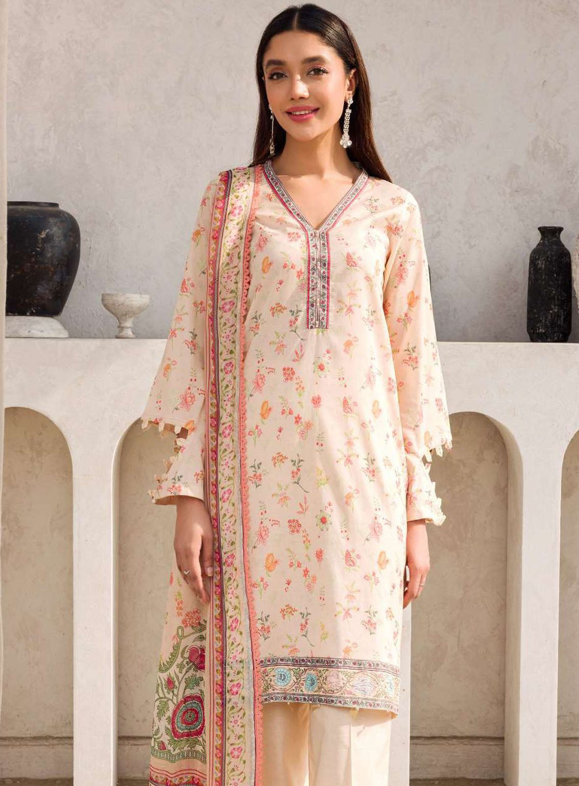 Rang By Motifz Digital Printed Lawn 3 Piece Unstitched Suit MT24D 4604 ZARIN Rang By Motifz Digital Printed Lawn 3 Piece Unstitched Suit MT24D 4604 ZARIN