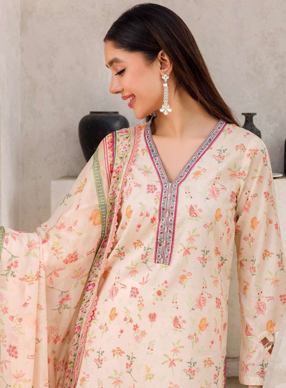 Rang By Motifz Digital Printed Lawn 3 Piece Unstitched Suit MT24D 4604 ZARIN Rang By Motifz Digital Printed Lawn 3 Piece Unstitched Suit MT24D 4604 ZARIN