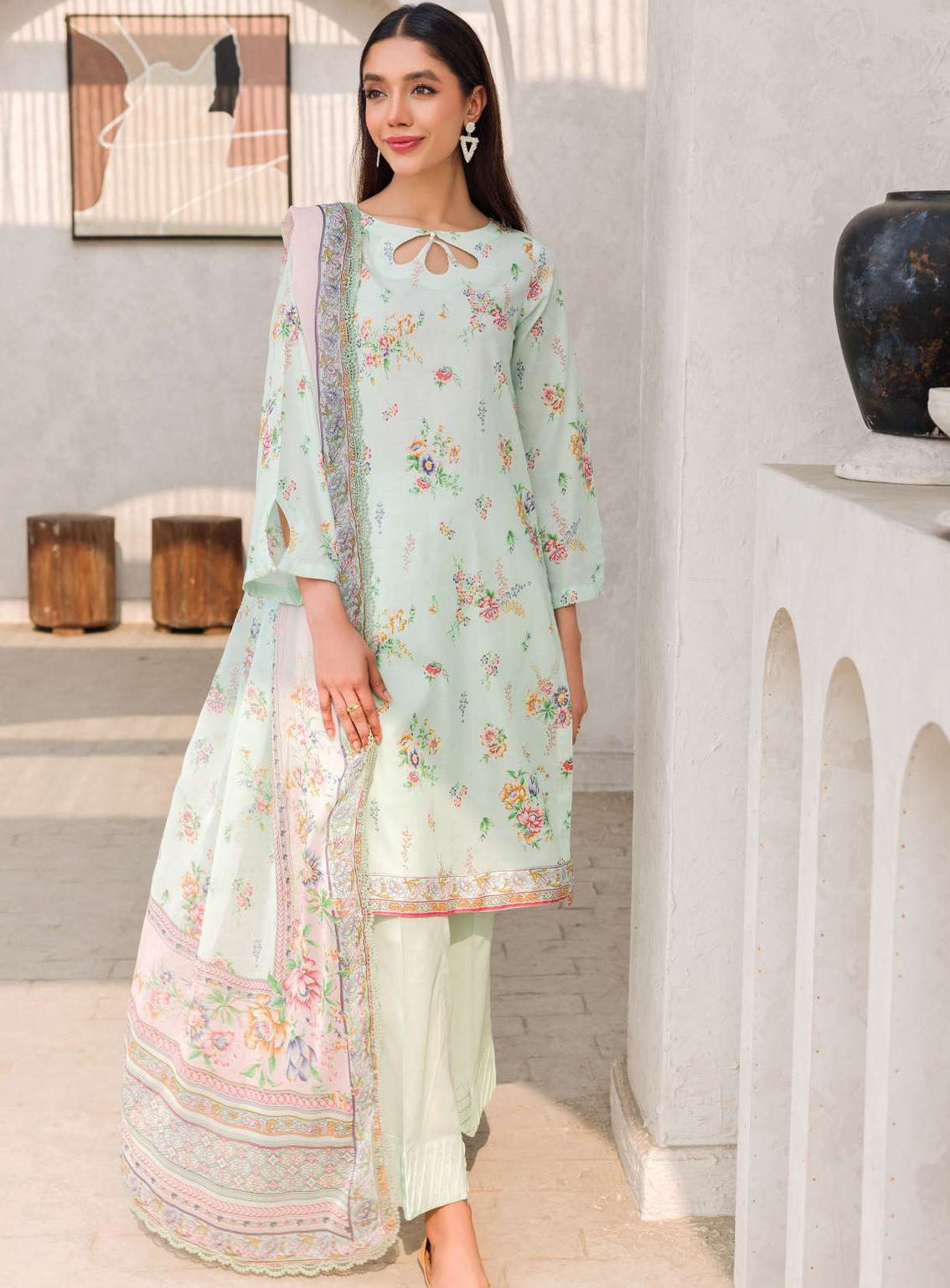 Rang By Motifz Digital Printed Lawn 3 Piece Unstitched Suit MT24D 4606 LAINA Rang By Motifz Digital Printed Lawn 3 Piece Unstitched Suit MT24D 4606 LAINA