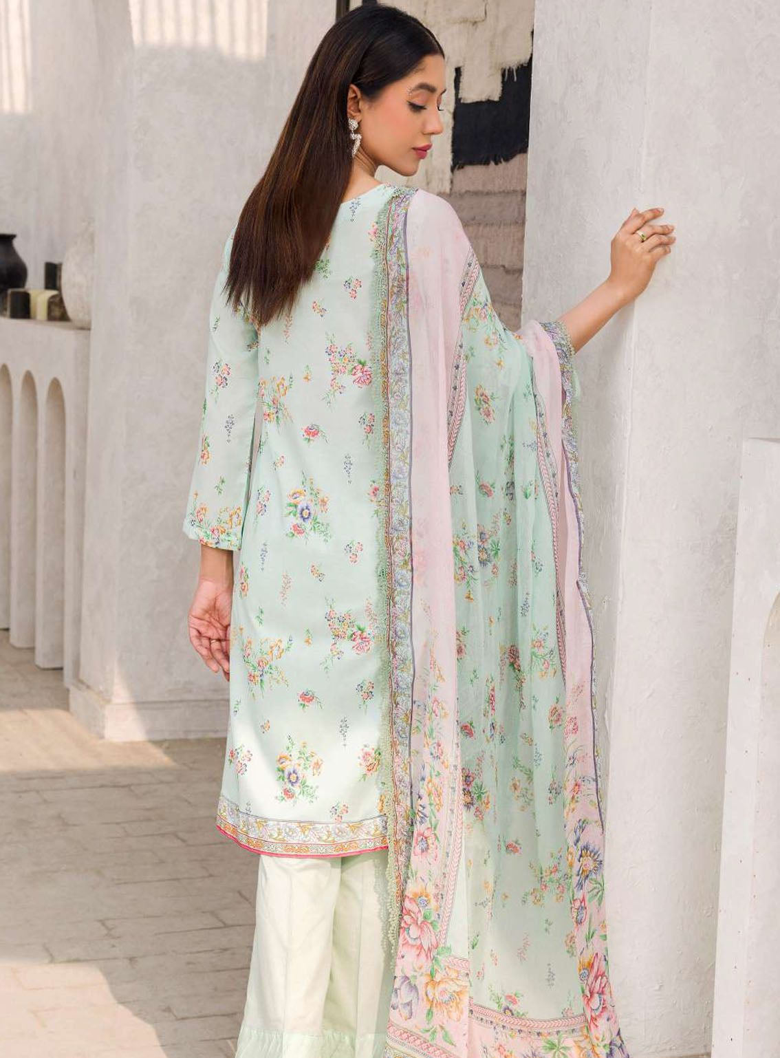 Rang By Motifz Digital Printed Lawn 3 Piece Unstitched Suit MT24D 4606 LAINA Rang By Motifz Digital Printed Lawn 3 Piece Unstitched Suit MT24D 4606 LAINA