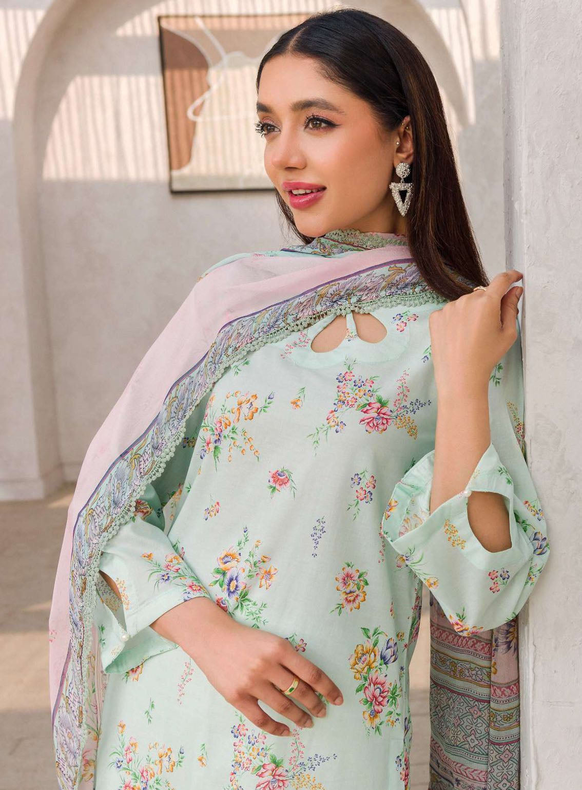 Rang By Motifz Digital Printed Lawn 3 Piece Unstitched Suit MT24D 4606 LAINA Rang By Motifz Digital Printed Lawn 3 Piece Unstitched Suit MT24D 4606 LAINA