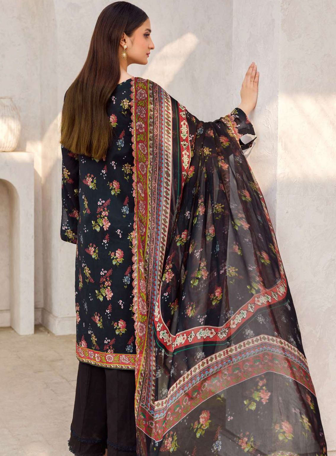 Rang By Motifz Digital Printed Lawn 3 Piece Unstitched Suit MT24D 4607 MILAN Rang By Motifz Digital Printed Lawn 3 Piece Unstitched Suit MT24D 4607 MILAN