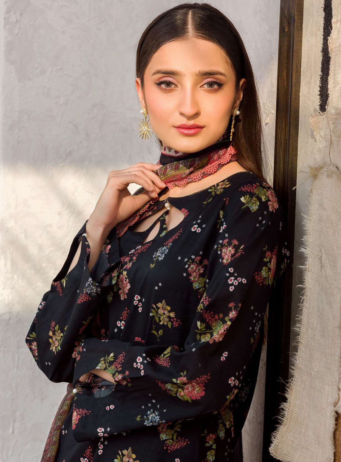 Rang By Motifz Digital Printed Lawn 3 Piece Unstitched Suit MT24D 4607 MILAN Rang By Motifz Digital Printed Lawn 3 Piece Unstitched Suit MT24D 4607 MILAN