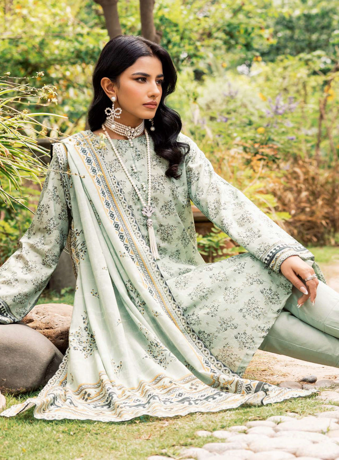 Rang By Motifz Digital Printed Lawn 3 Piece Unstitched Suit MTF24RPL 4712 MAIDA Rang By Motifz Digital Printed Lawn 3 Piece Unstitched Suit MTF24RPL 4712 MAIDA