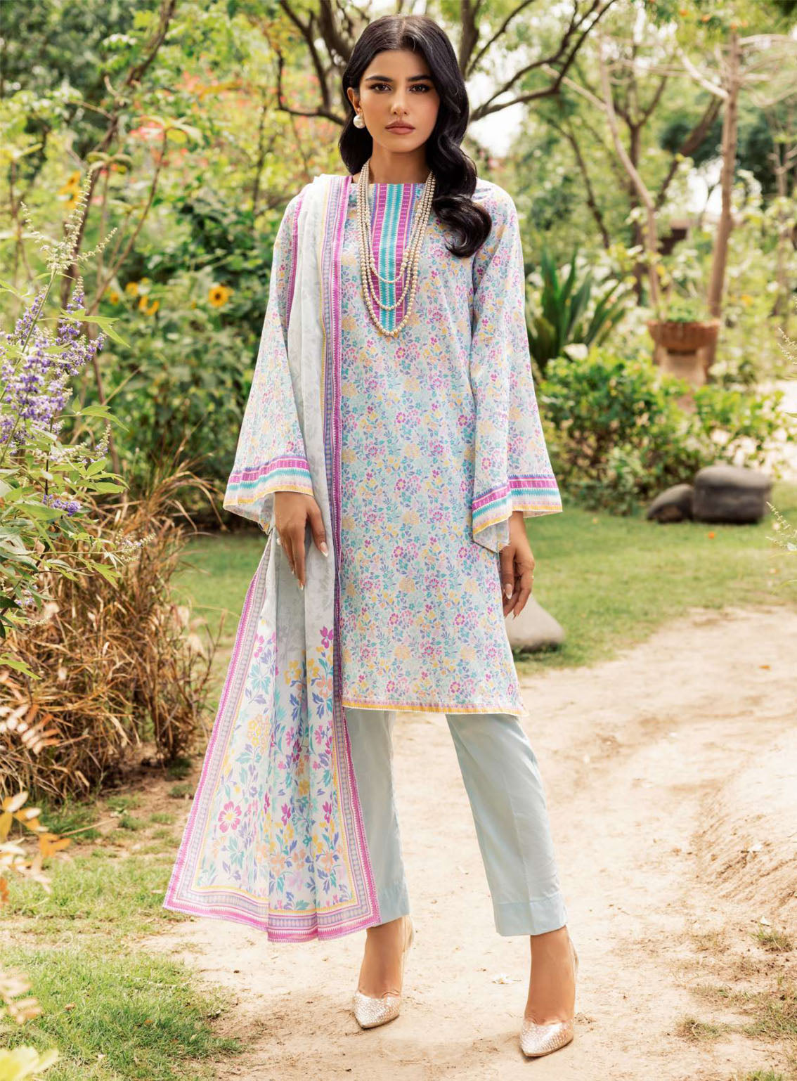 Rang By Motifz Digital Printed Lawn 3 Piece Unstitched Suit MTF24RPL 4715 RAINA Rang By Motifz Digital Printed Lawn 3 Piece Unstitched Suit MTF24RPL 4715 RAINA