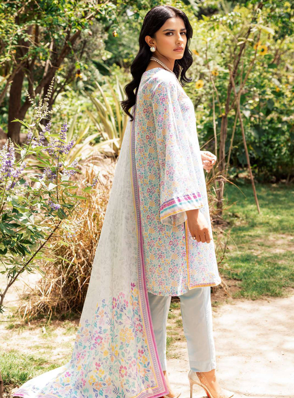 Rang By Motifz Digital Printed Lawn 3 Piece Unstitched Suit MTF24RPL 4715 RAINA Rang By Motifz Digital Printed Lawn 3 Piece Unstitched Suit MTF24RPL 4715 RAINA