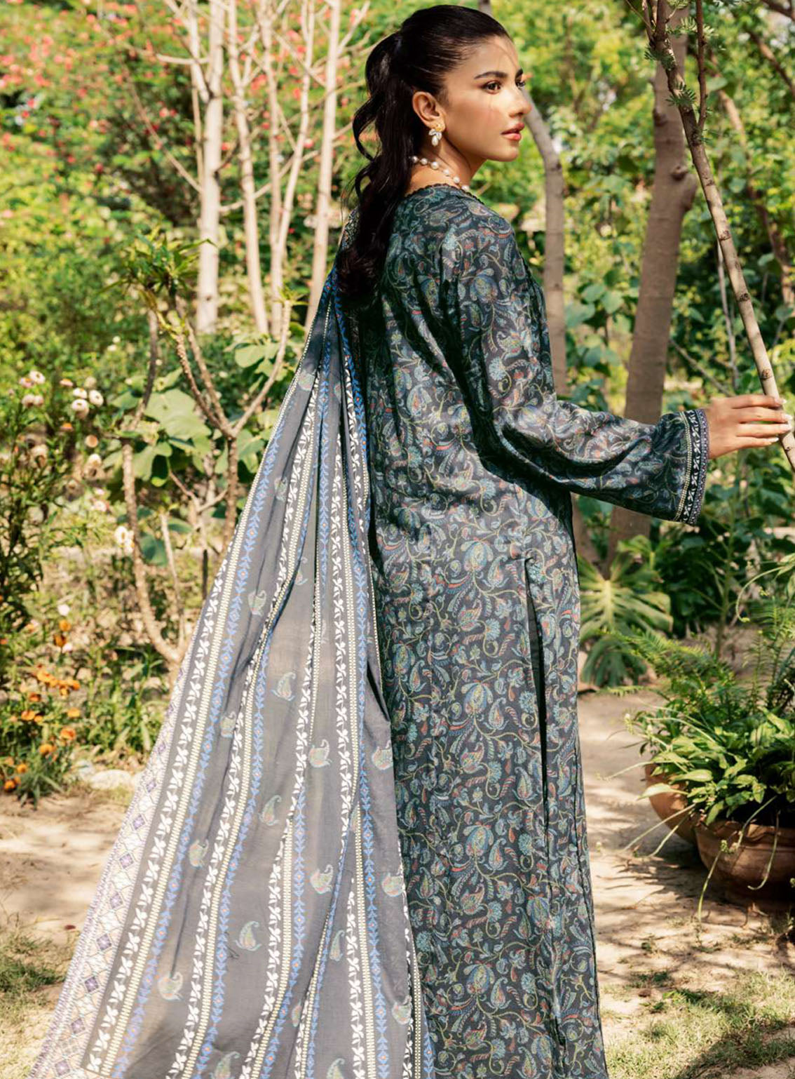 Rang By Motifz Digital Printed Lawn 3 Piece Unstitched Suit MTF24RPL 4716 SONAM Rang By Motifz Digital Printed Lawn 3 Piece Unstitched Suit MTF24RPL 4716 SONAM
