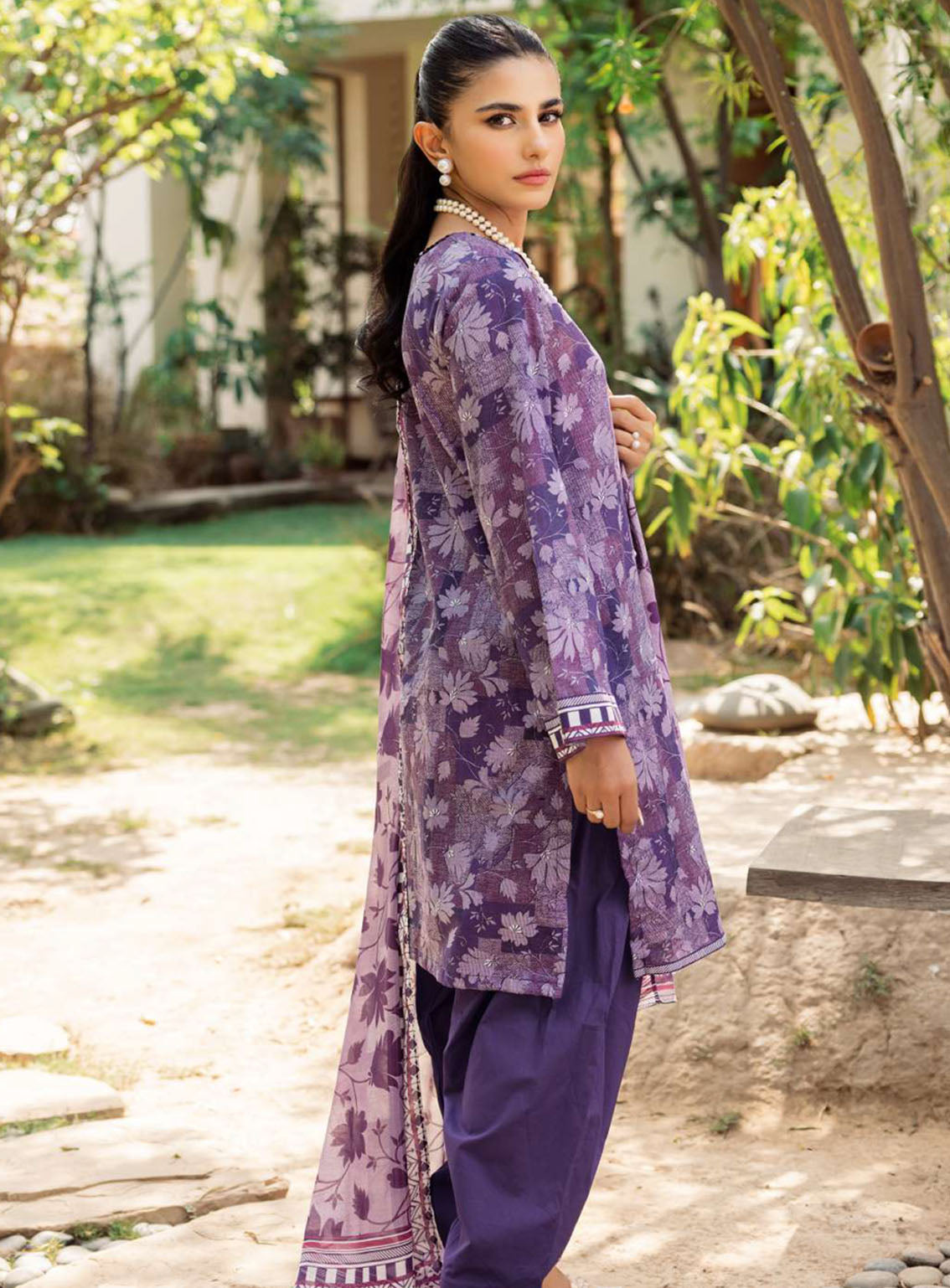 Rang By Motifz Digital Printed Lawn 3 Piece Unstitched Suit MTF24RPL 4717 ZAINAB Rang By Motifz Digital Printed Lawn 3 Piece Unstitched Suit MTF24RPL 4717 ZAINAB