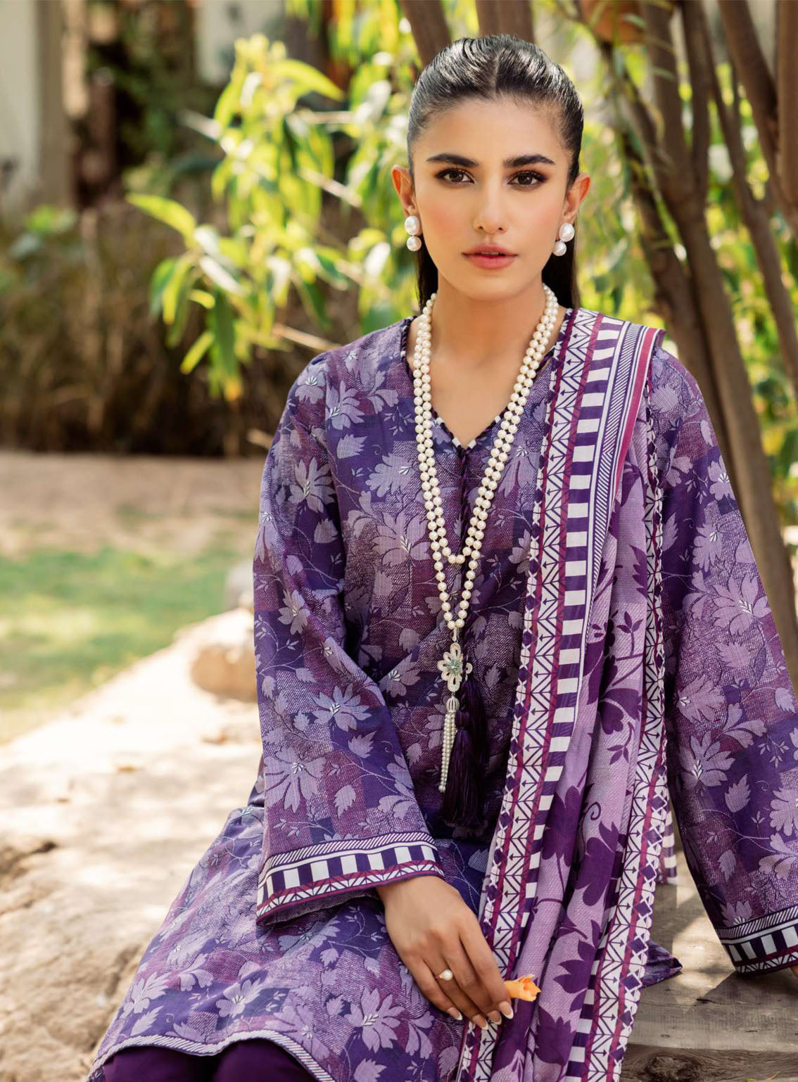 Rang By Motifz Digital Printed Lawn 3 Piece Unstitched Suit MTF24RPL 4717 ZAINAB Rang By Motifz Digital Printed Lawn 3 Piece Unstitched Suit MTF24RPL 4717 ZAINAB