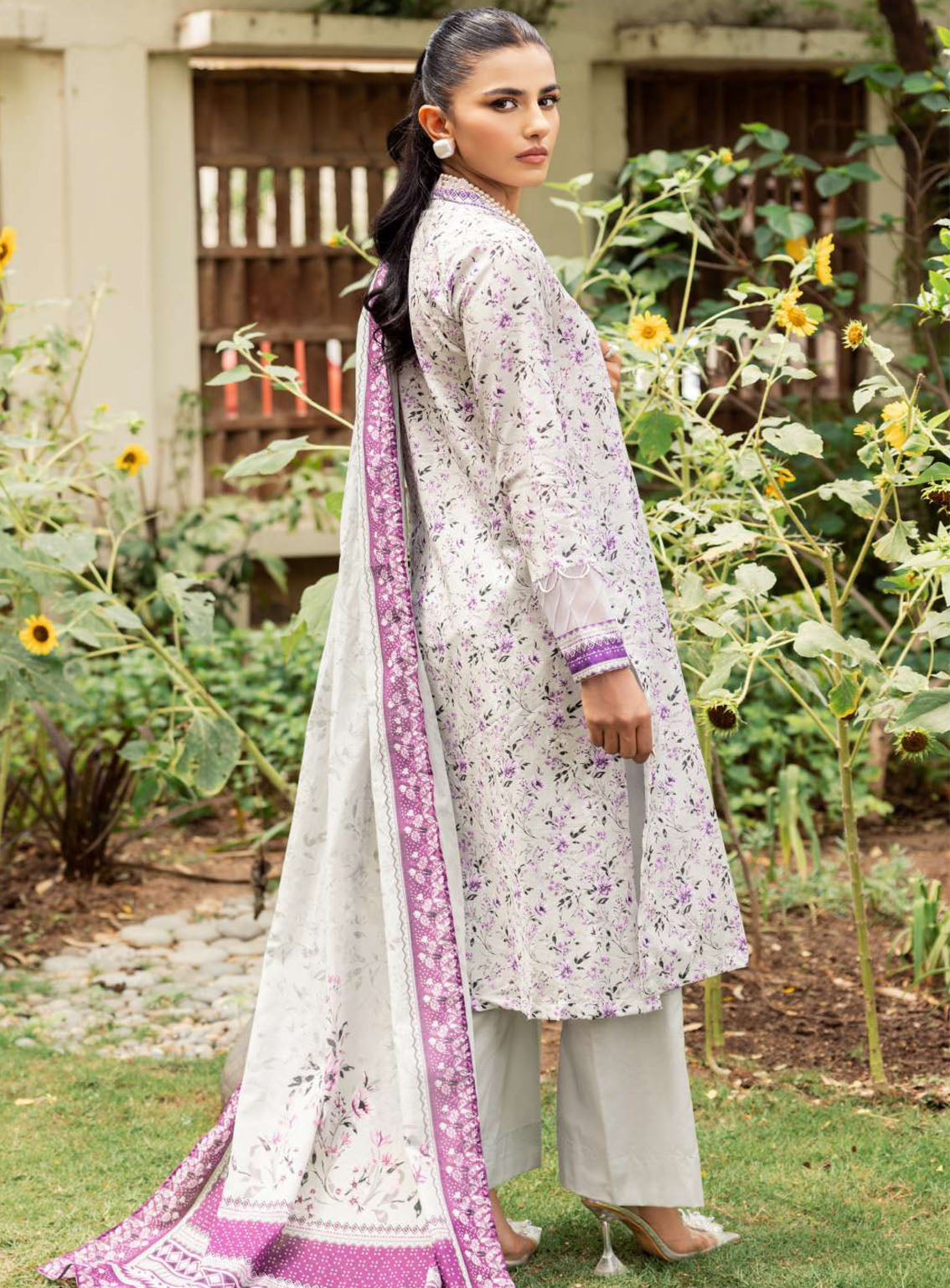 Rang By Motifz Digital Printed Lawn 3 Piece Unstitched Suit MTF24RPL 4719 ZARA Rang By Motifz Digital Printed Lawn 3 Piece Unstitched Suit MTF24RPL 4719 ZARA