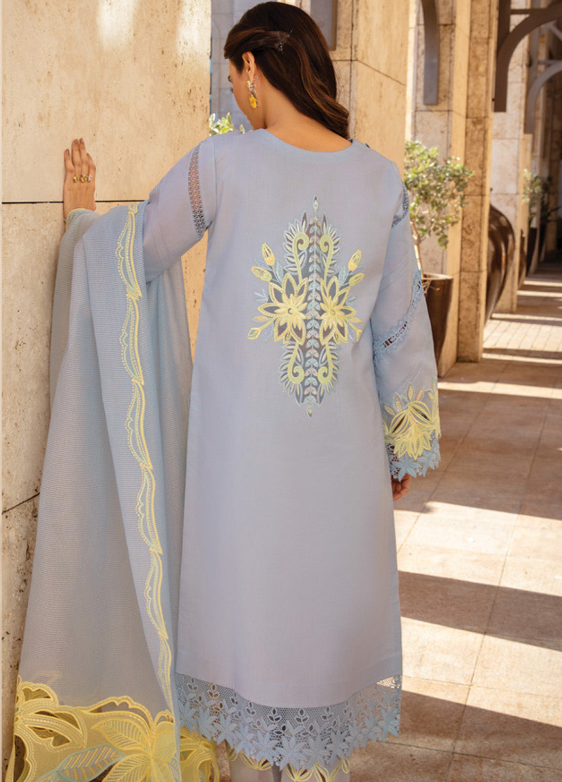 Rang Rasiya Premium Embroidered Lawn 3 Piece Unstitched Suit RR25PS D-RR-04 ELNAZ Rang Rasiya Premium Embroidered Lawn 3 Piece Unstitched Suit RR25PS D-RR-04 ELNAZ