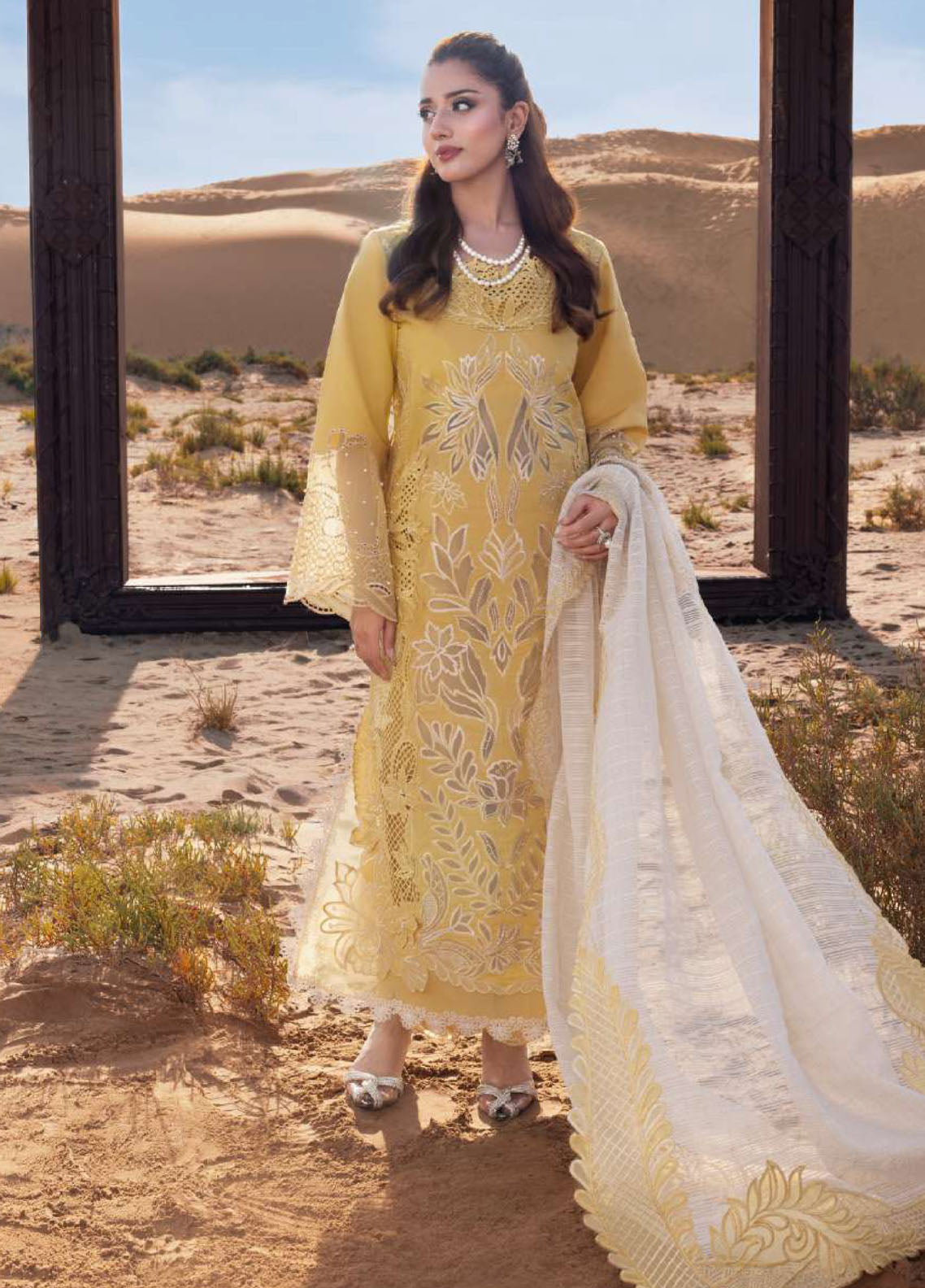 Rang Rasiya Premium Embroidered Lawn 3 Piece Unstitched Suit RR26P D-HOORAIN Rang Rasiya Premium Embroidered Lawn 3 Piece Unstitched Suit RR26P D-HOORAIN