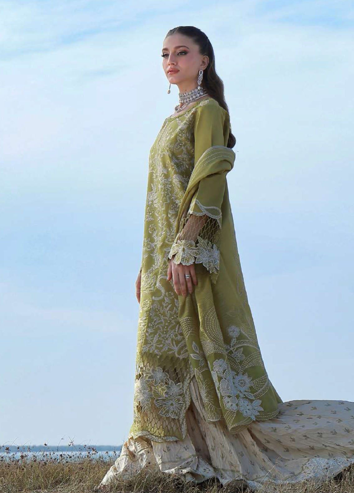 Rang Rasiya Premium Embroidered Lawn 3 Piece Unstitched Suit RR26P D-ZARIAH Rang Rasiya Premium Embroidered Lawn 3 Piece Unstitched Suit RR26P D-ZARIAH