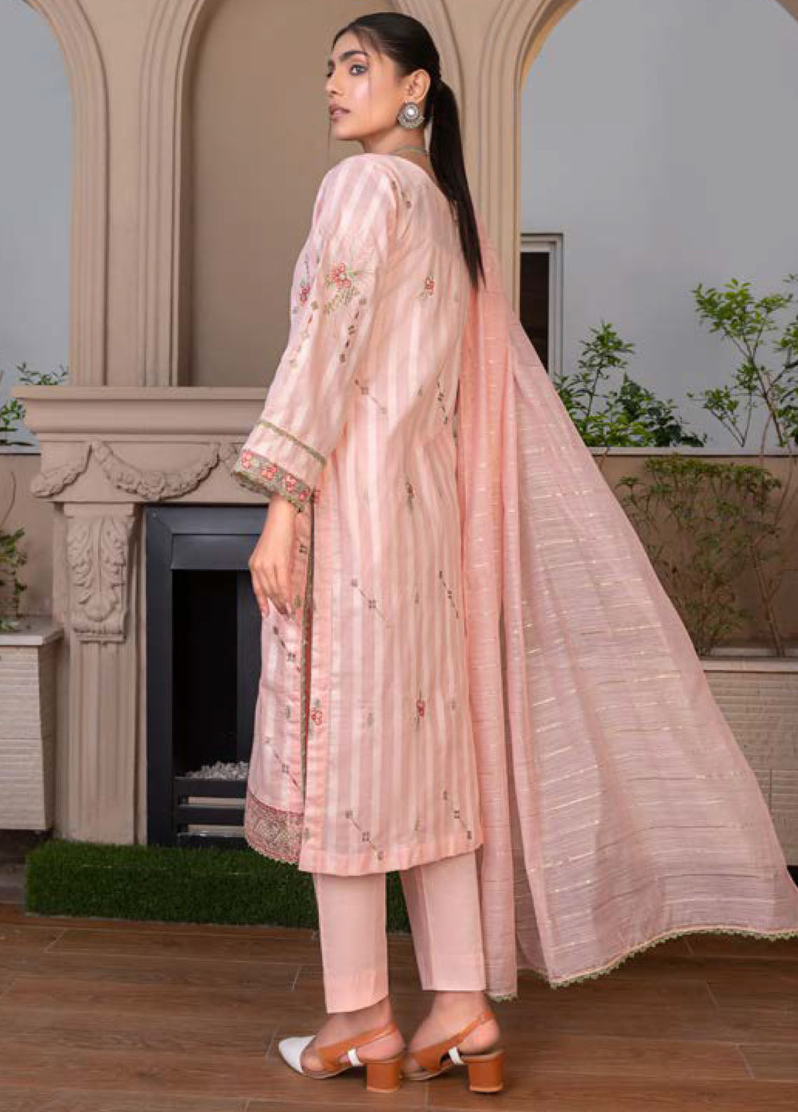 Rashq-E-Qamar By Noorjahan Eid Embroidered Lawn Dupatta 3 Piece Unstitched Suit NJ24RQEEL D-09 Rashq-E-Qamar By Noorjahan Eid Embroidered Lawn Dupatta 3 Piece Unstitched Suit NJ24RQEEL D-09