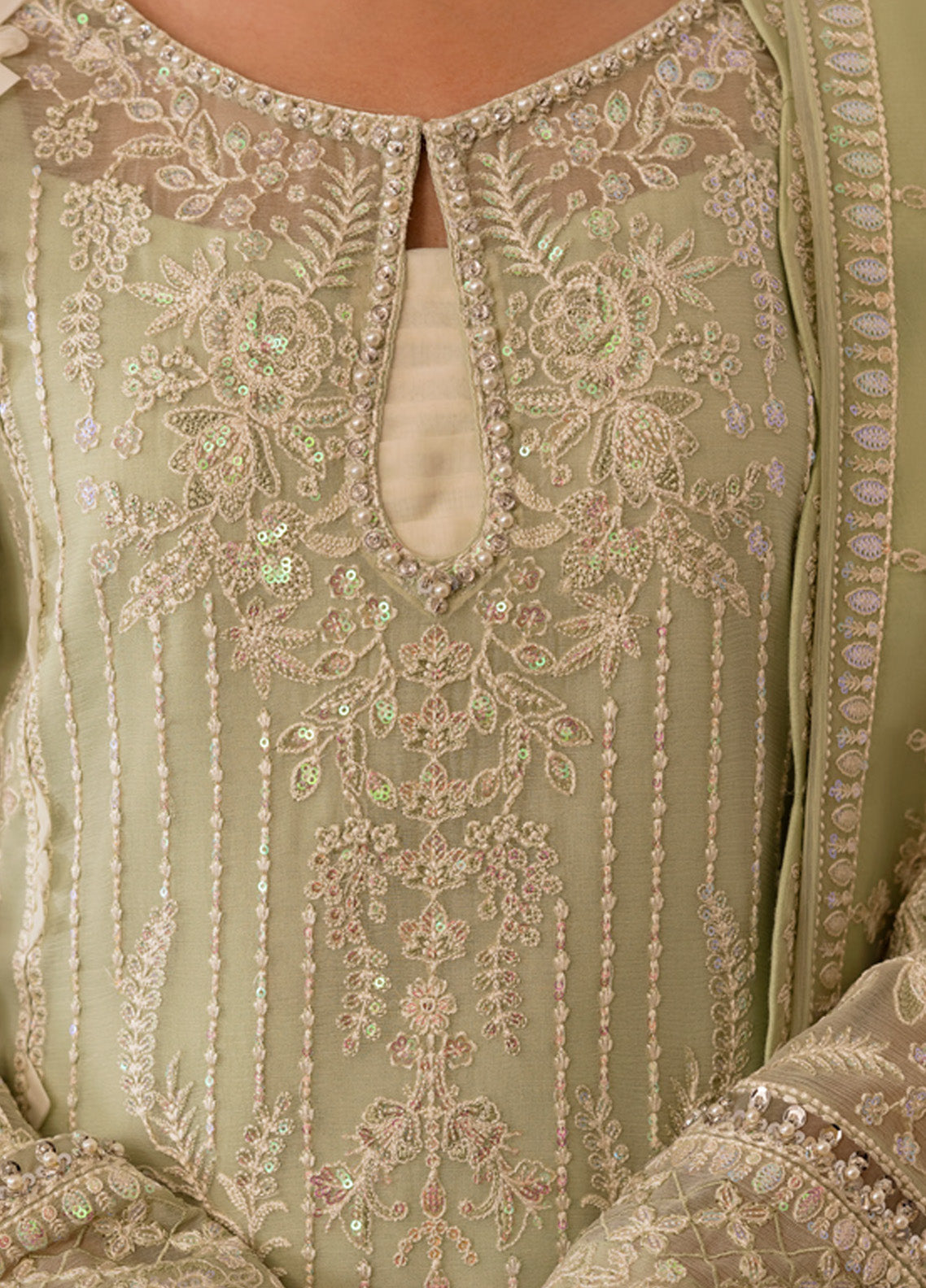 Reverie By Gulaal Embroidered Chiffon 3 Piece Unstitched Suit GL25R D-02 VIRIDA Reverie By Gulaal Embroidered Chiffon 3 Piece Unstitched Suit GL25R D-02 VIRIDA