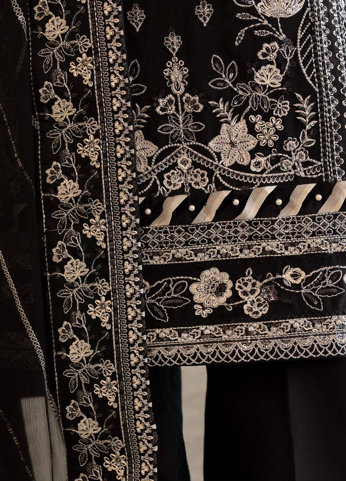 Reverie By Gulaal Embroidered Chiffon 3 Piece Unstitched Suit GL25R D-07 NYRA Reverie By Gulaal Embroidered Chiffon 3 Piece Unstitched Suit GL25R D-07 NYRA