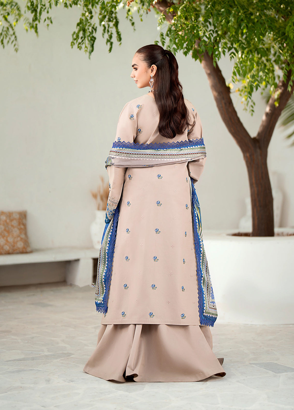 Riwaayat By Bin Ilyas Embroidered Lawn 3 Piece Unstitched Suit BI24R 304 A Riwaayat By Bin Ilyas Embroidered Lawn 3 Piece Unstitched Suit BI24R 304 A