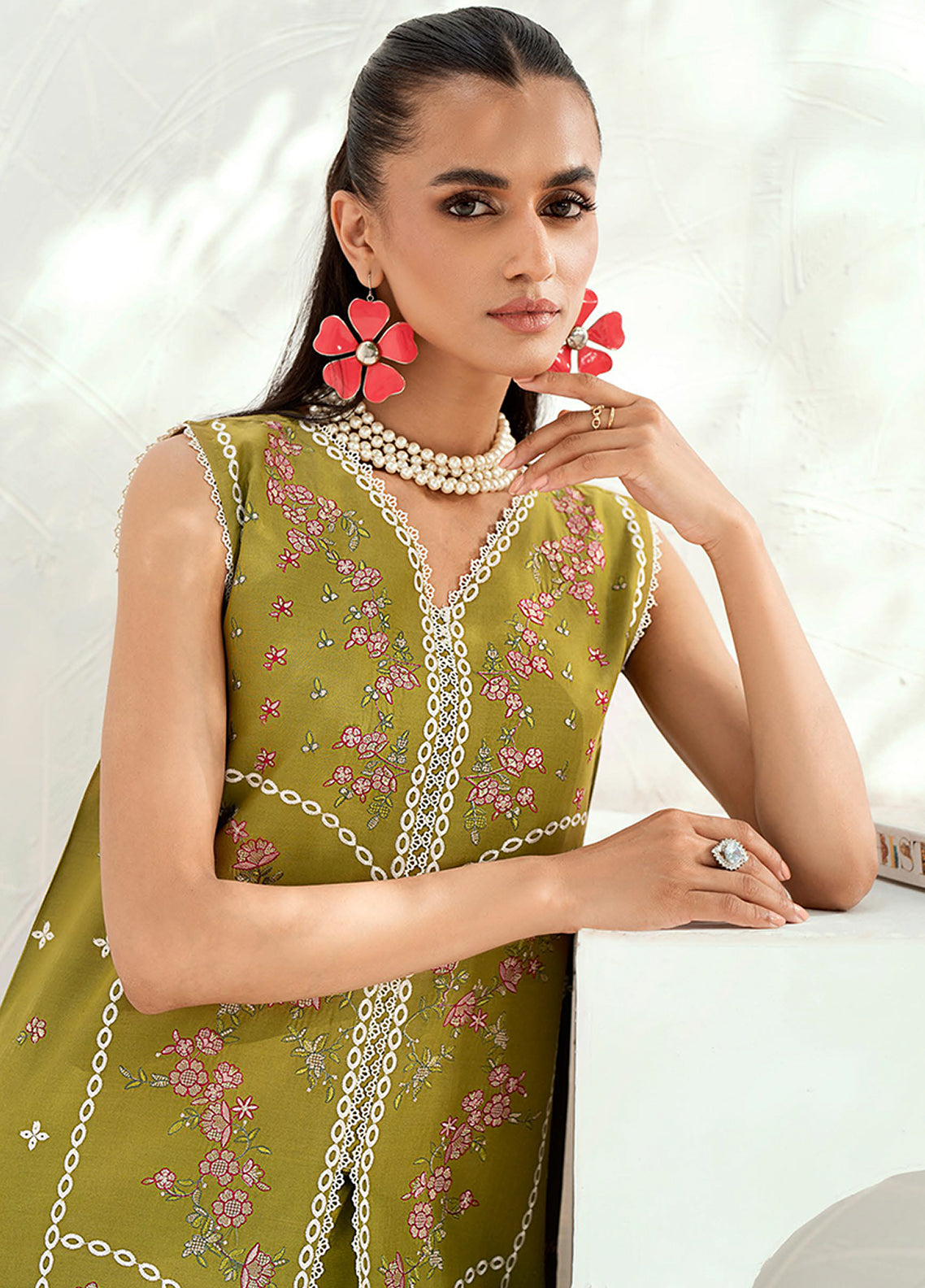 Riwaayat By Bin Ilyas Embroidered Lawn 3 Piece Unstitched Suit BI24R 304 B Riwaayat By Bin Ilyas Embroidered Lawn 3 Piece Unstitched Suit BI24R 304 B
